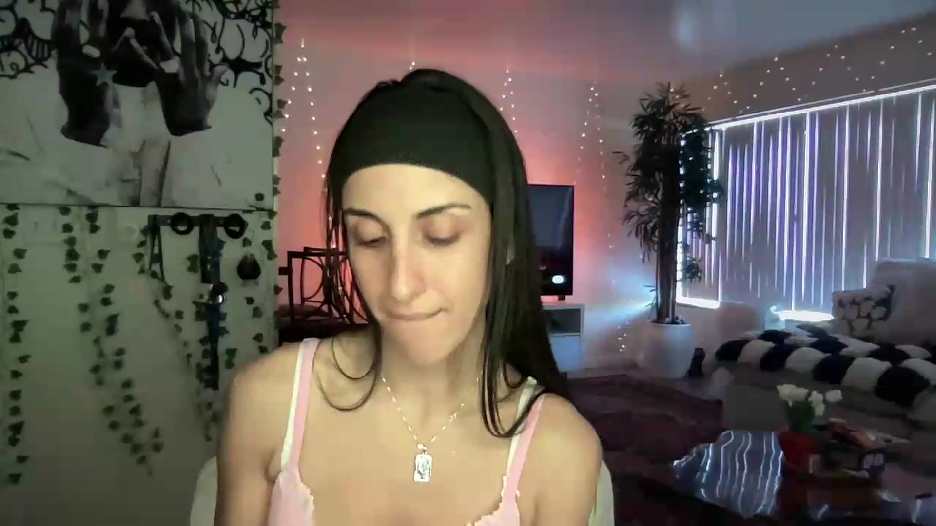 Gallery image thumbnail from LittlePersian's myfreecams stream on, 08/30/2026, 16:21 image 4 of 20