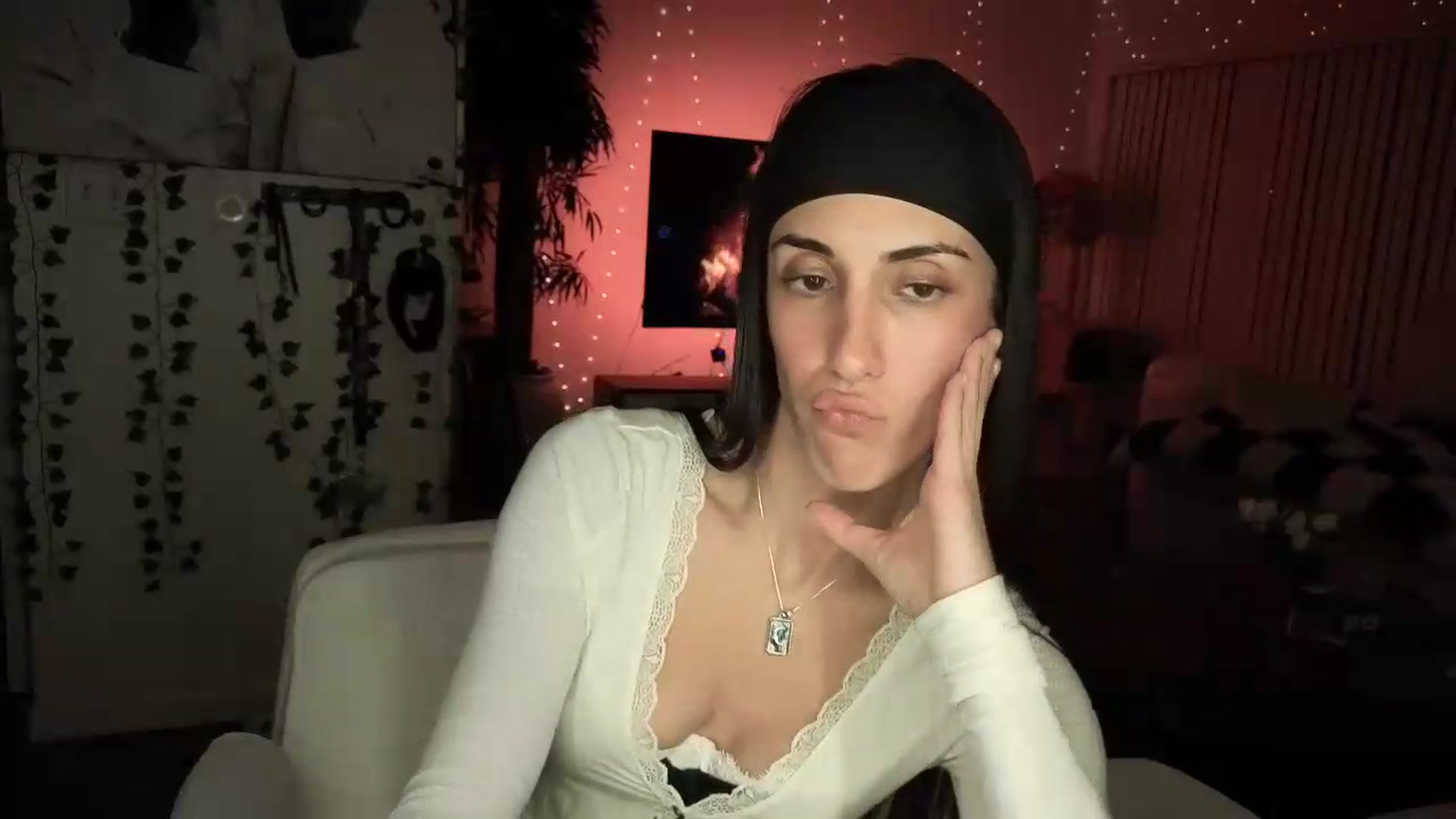 Gallery image thumbnail from LittlePersian's myfreecams stream on, 09/06/2026, 11:31 image 10 of 20