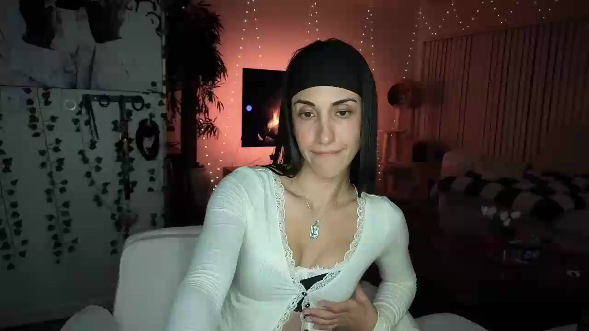 Gallery image thumbnail from LittlePersian's myfreecams stream on, 09/06/2026, 11:31 image 1 of 20
