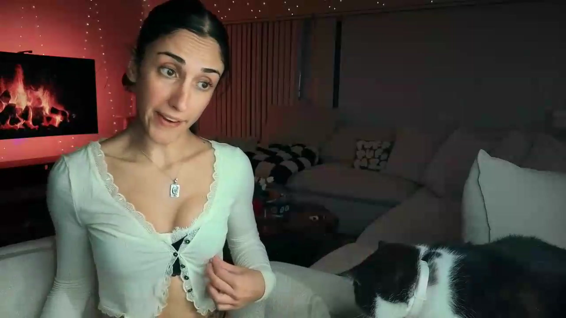 Gallery image thumbnail from LittlePersian's myfreecams stream on, 09/06/2026, 12:59 image 6 of 20