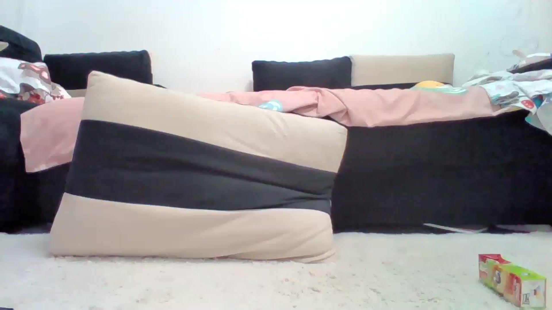 Gallery image thumbnail from LittleVirginX's myfreecams stream on, 05/05/2025, 20:49 image 12 of 20