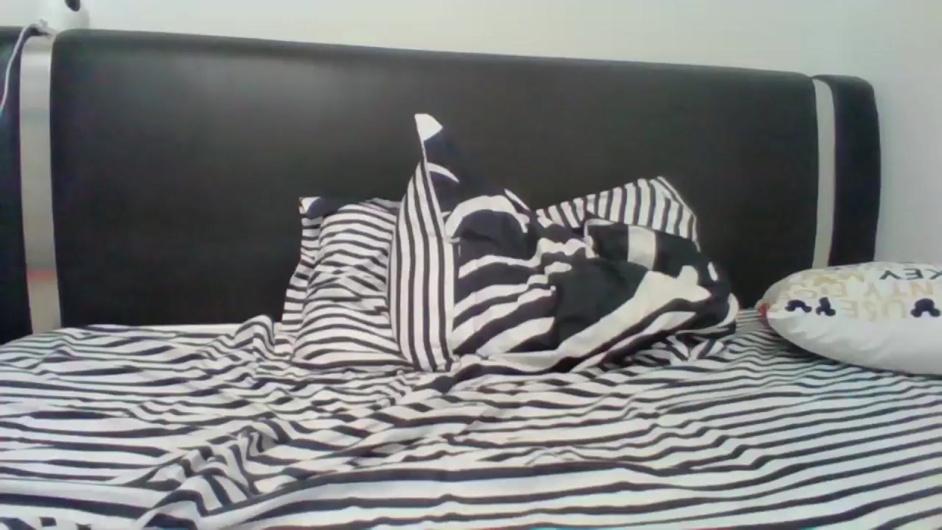 Gallery image thumbnail from LittleVirginX's myfreecams stream on, 07/05/2025, 18:39 image 19 of 20