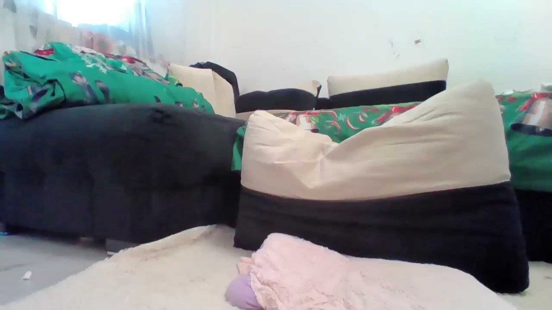 Gallery image thumbnail from LittleVirginX's myfreecams stream on, 01/01/2026, 12:42 image 17 of 20