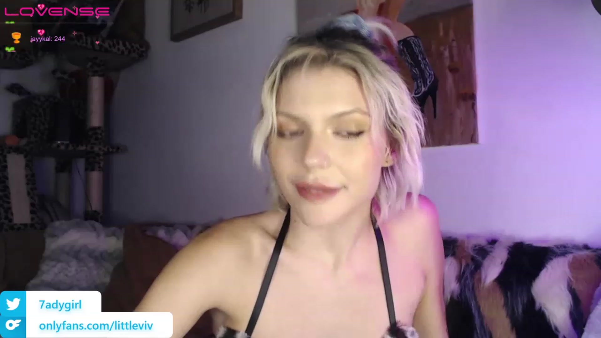 Gallery image thumbnail from LittleViv's myfreecams stream on, 11/28/2022, 08:29 image 13 of 20