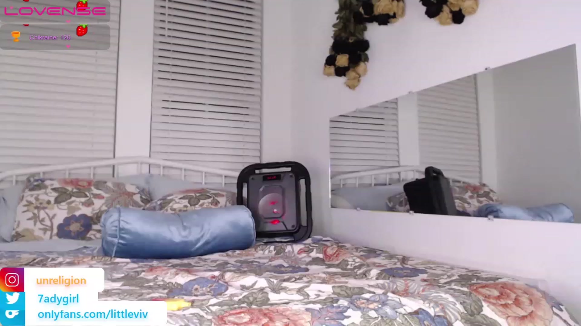 Gallery image thumbnail from LittleViv's myfreecams stream on, 12/15/2022, 08:33 image 4 of 20