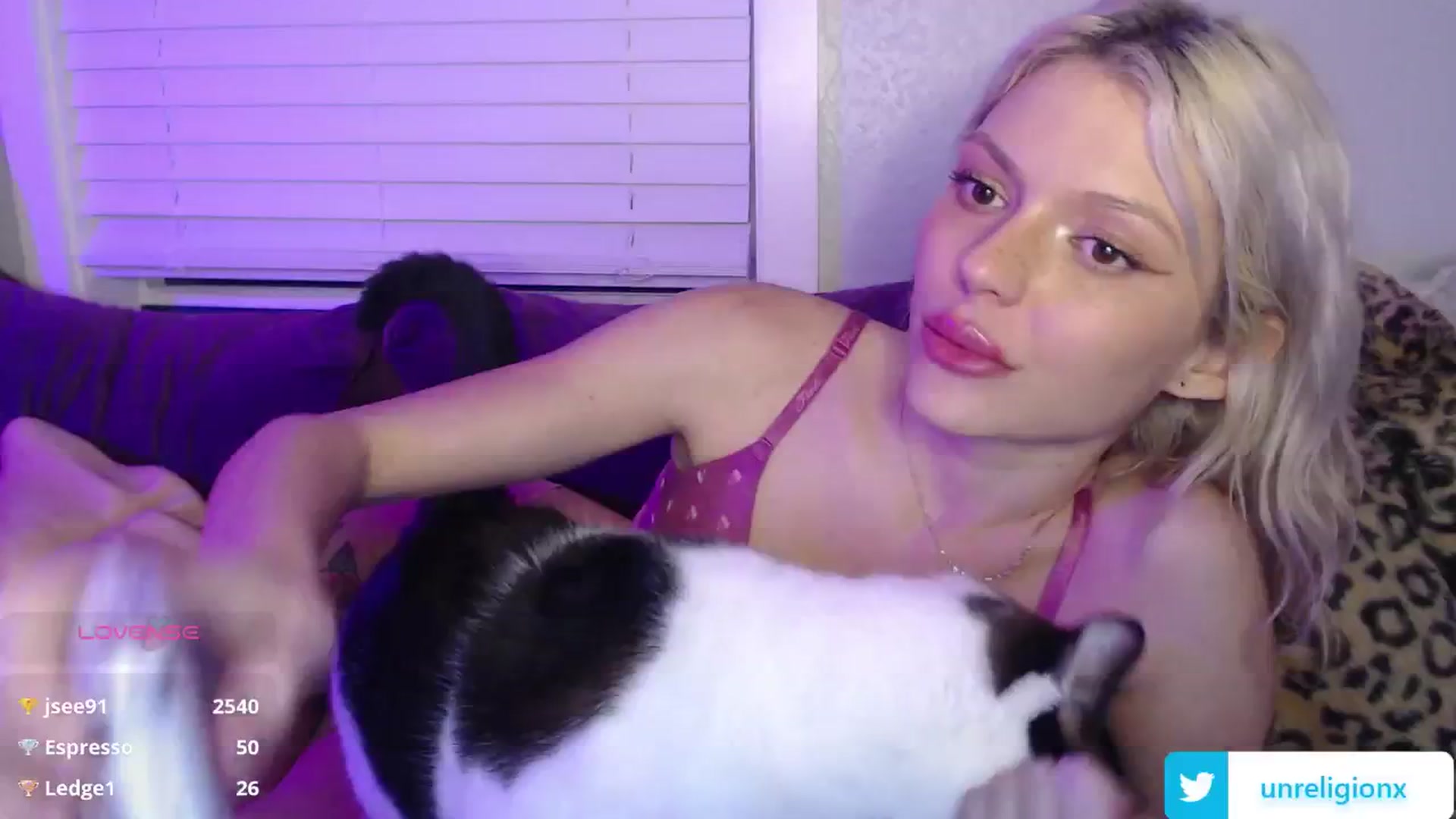 Gallery image thumbnail from LittleViv's myfreecams stream on, 01/14/2025, 10:45 image 4 of 20