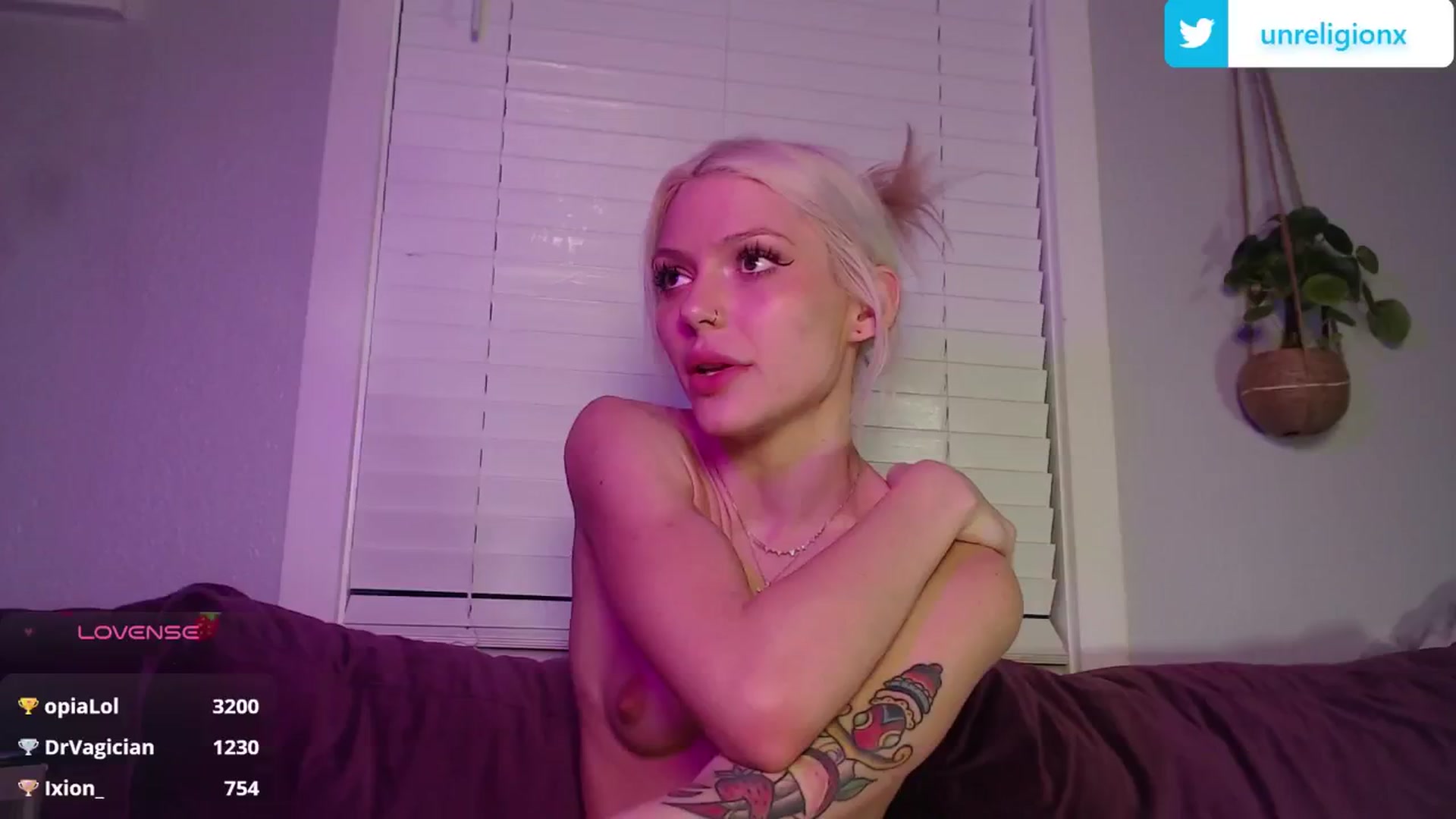 Gallery image thumbnail from LittleViv's myfreecams stream on, 02/01/2025, 08:43 image 17 of 20
