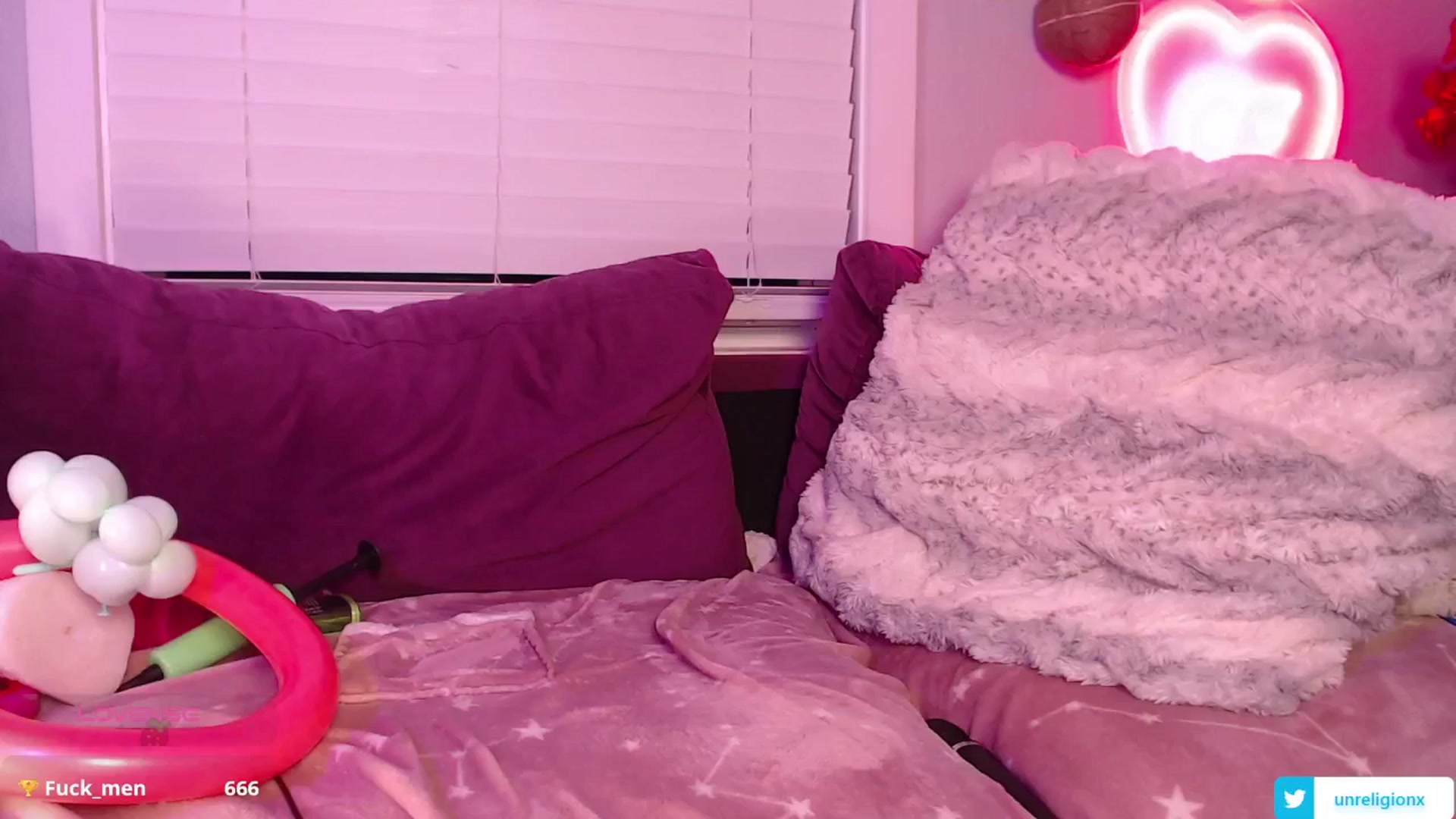 Gallery image thumbnail from LittleViv's myfreecams stream on, 02/08/2025, 08:26 image 9 of 20