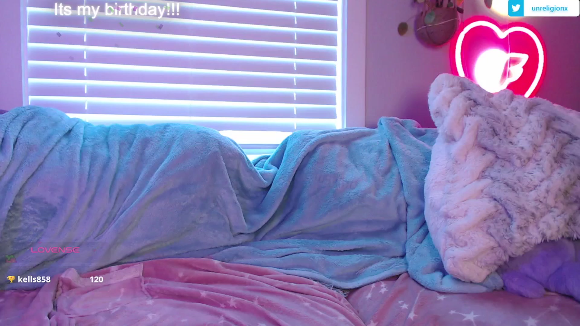 Gallery image thumbnail from LittleViv's myfreecams stream on, 03/04/2025, 18:50 image 1 of 20