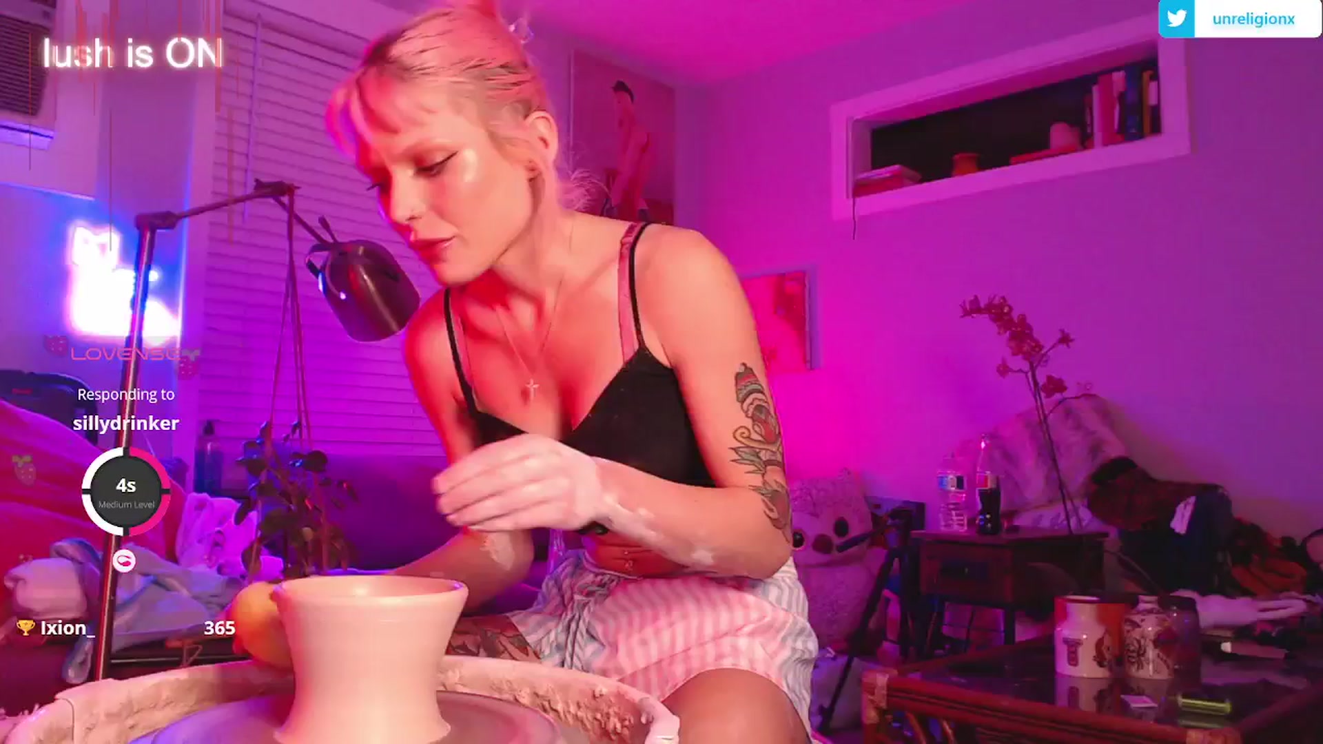 Gallery image thumbnail from LittleViv's myfreecams stream on, 03/22/2025, 07:29 image 1 of 20