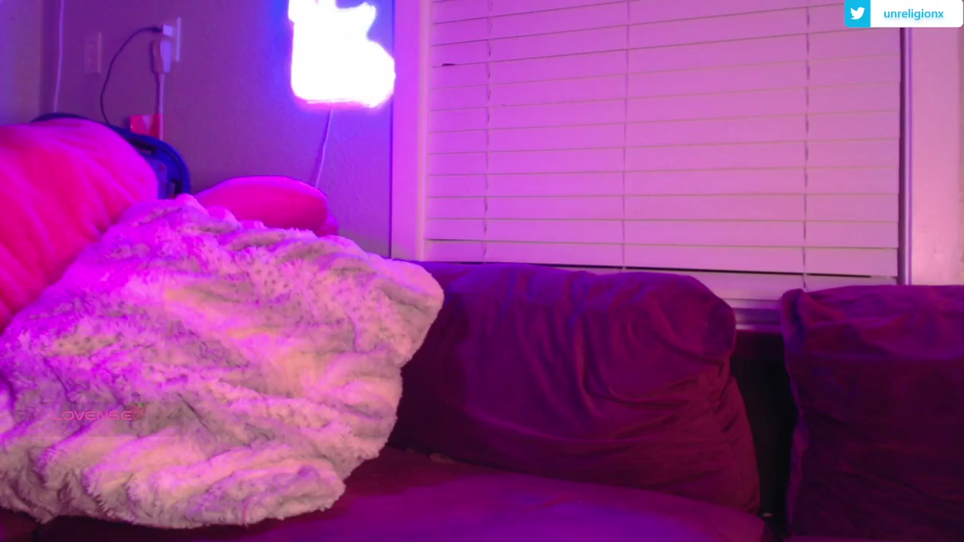 Gallery image thumbnail from LittleViv's myfreecams stream on, 04/07/2025, 10:31 image 1 of 20