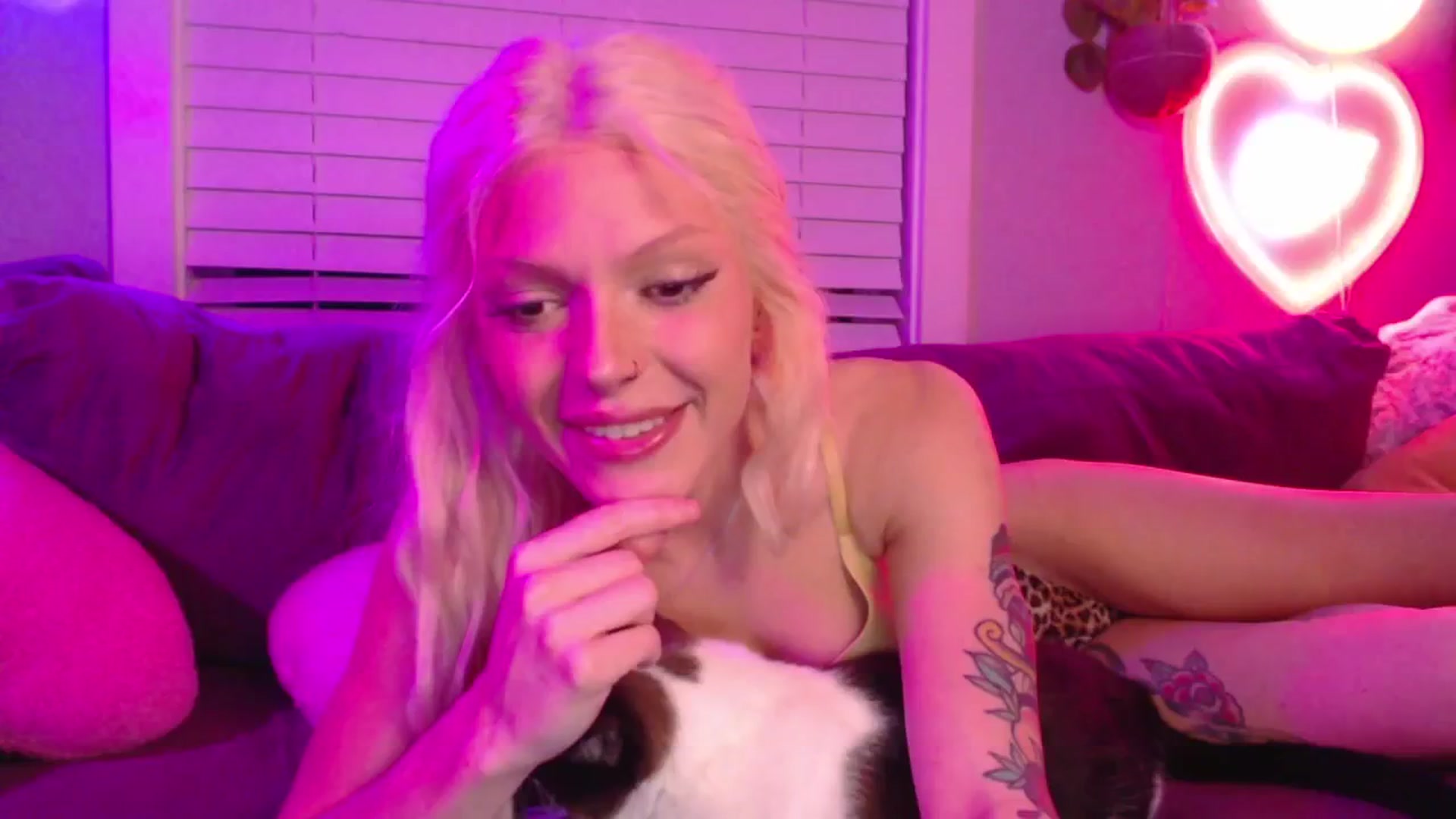 Gallery image thumbnail from LittleViv's myfreecams stream on, 04/18/2025, 07:03 image 2 of 20