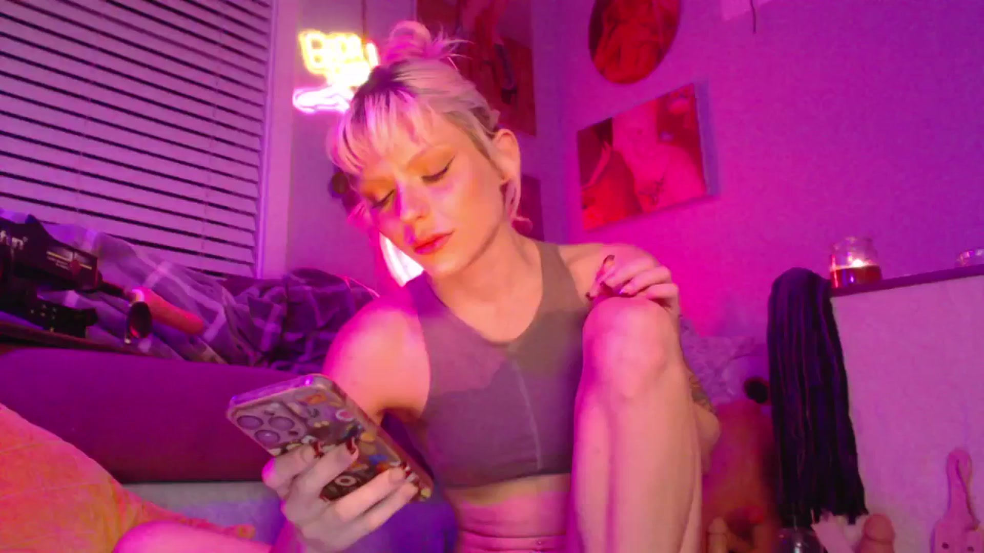 Gallery image thumbnail from LittleViv's myfreecams stream on, 04/22/2025, 03:51 image 13 of 20
