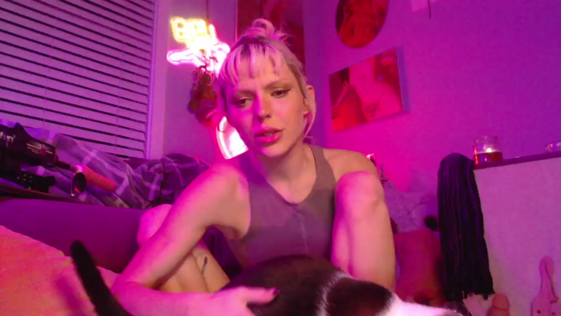 Gallery image thumbnail from LittleViv's myfreecams stream on, 04/22/2025, 03:51 image 12 of 20