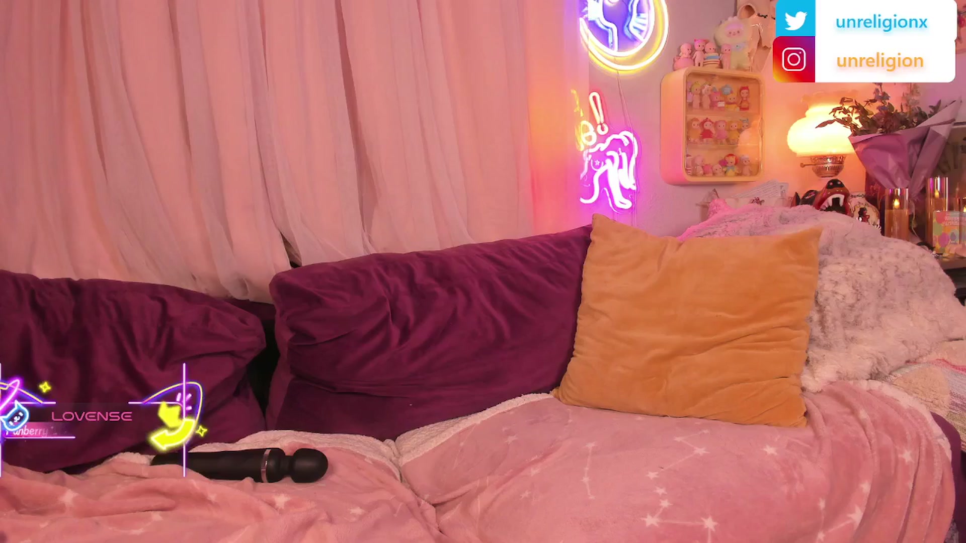 Gallery image thumbnail from LittleViv's myfreecams stream on, 07/06/2025, 08:06 image 1 of 20