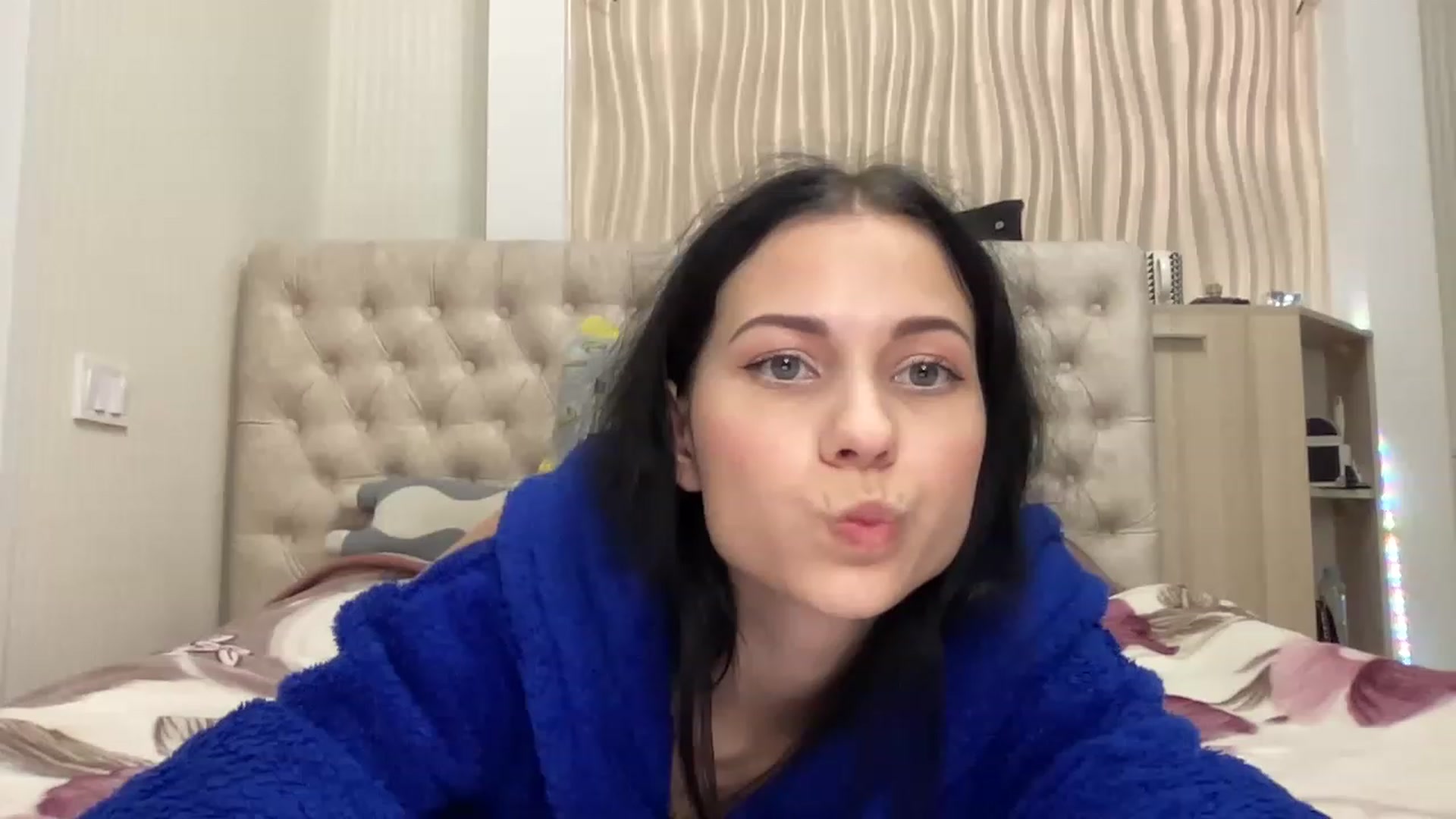 Gallery image thumbnail from Little_Emma1's myfreecams stream on, 11/20/2022, 14:35 image 2 of 20