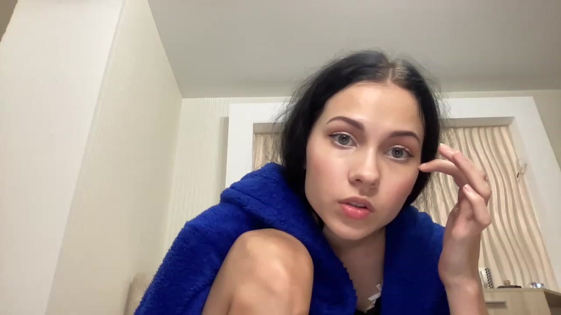 Gallery image thumbnail from Little_Emma1's myfreecams stream on, 11/20/2022, 14:35 image 18 of 20