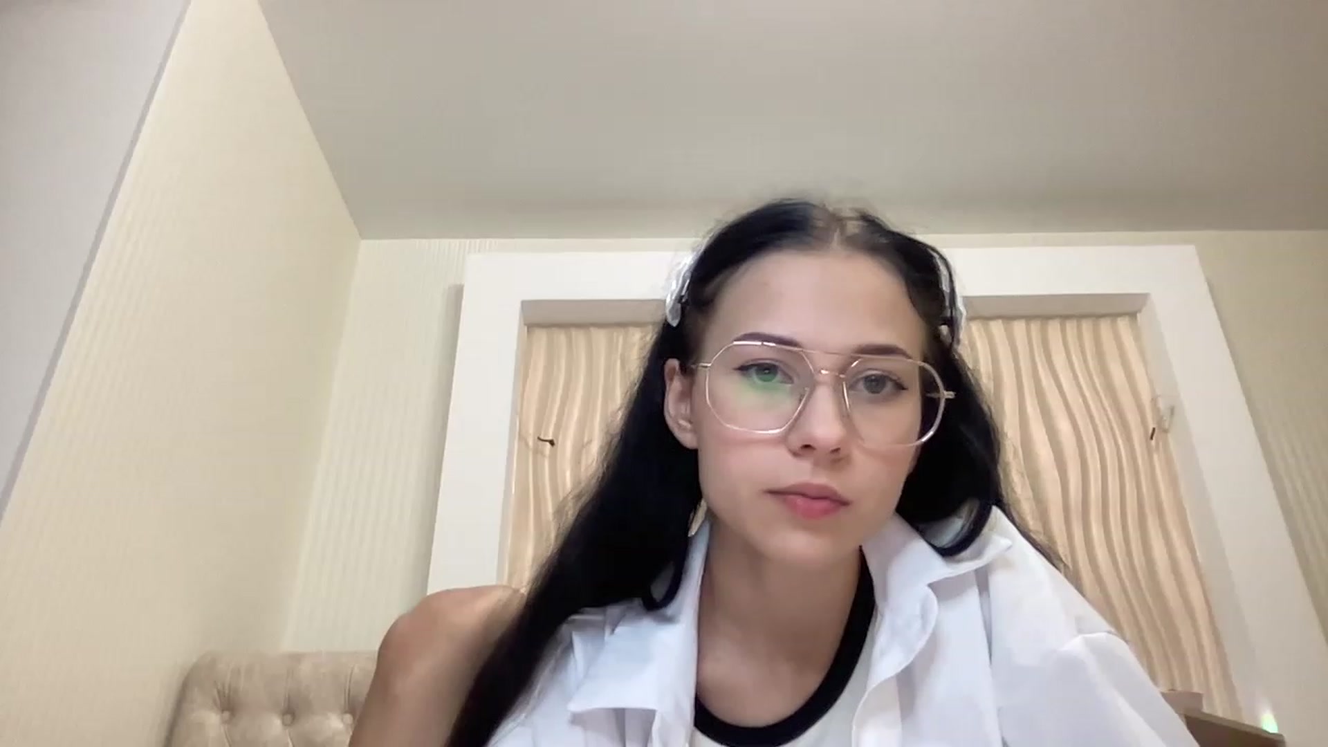Gallery image thumbnail from Little_Emma1's myfreecams stream on, 11/21/2022, 13:27 image 19 of 20