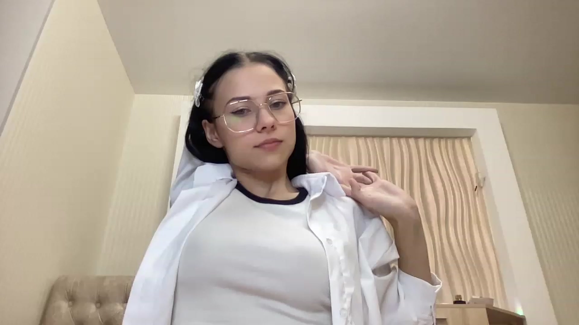 Gallery image thumbnail from Little_Emma1's myfreecams stream on, 11/21/2022, 13:27 image 9 of 20