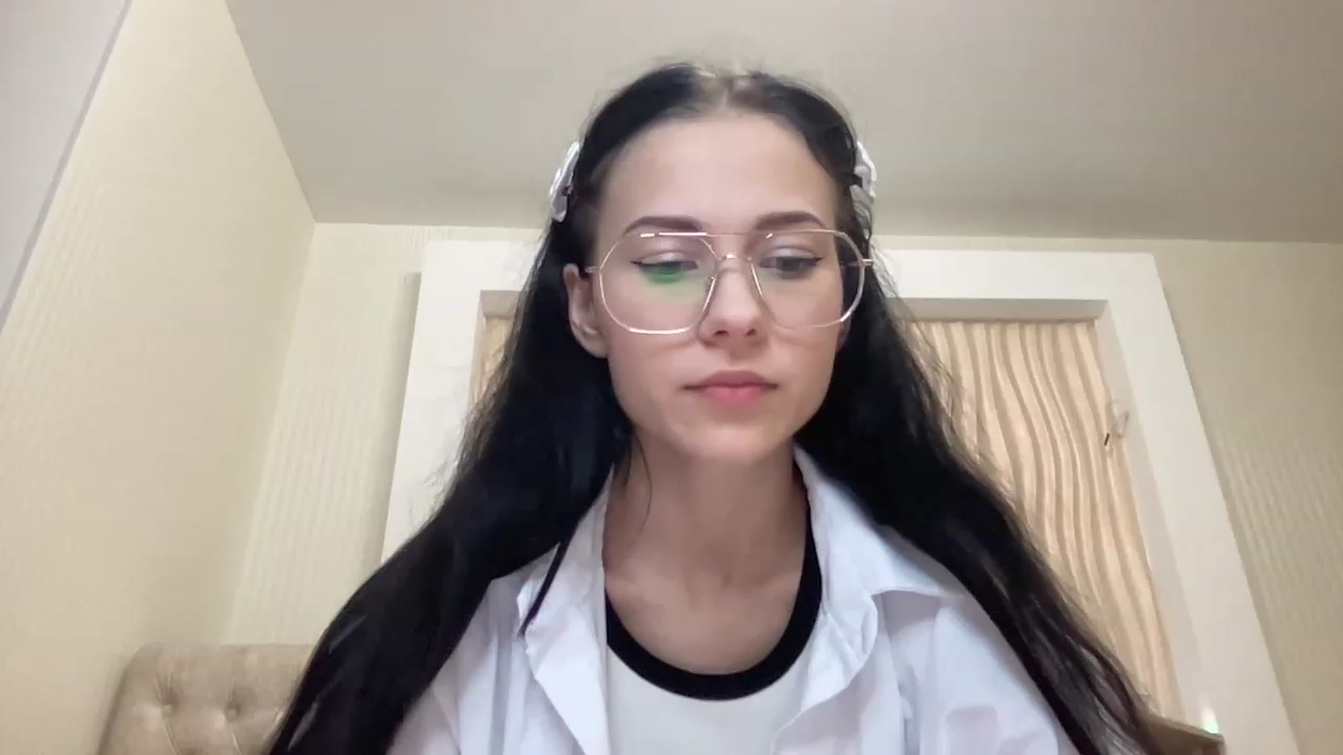 Gallery image thumbnail from Little_Emma1's myfreecams stream on, 11/21/2022, 13:27 image 1 of 20