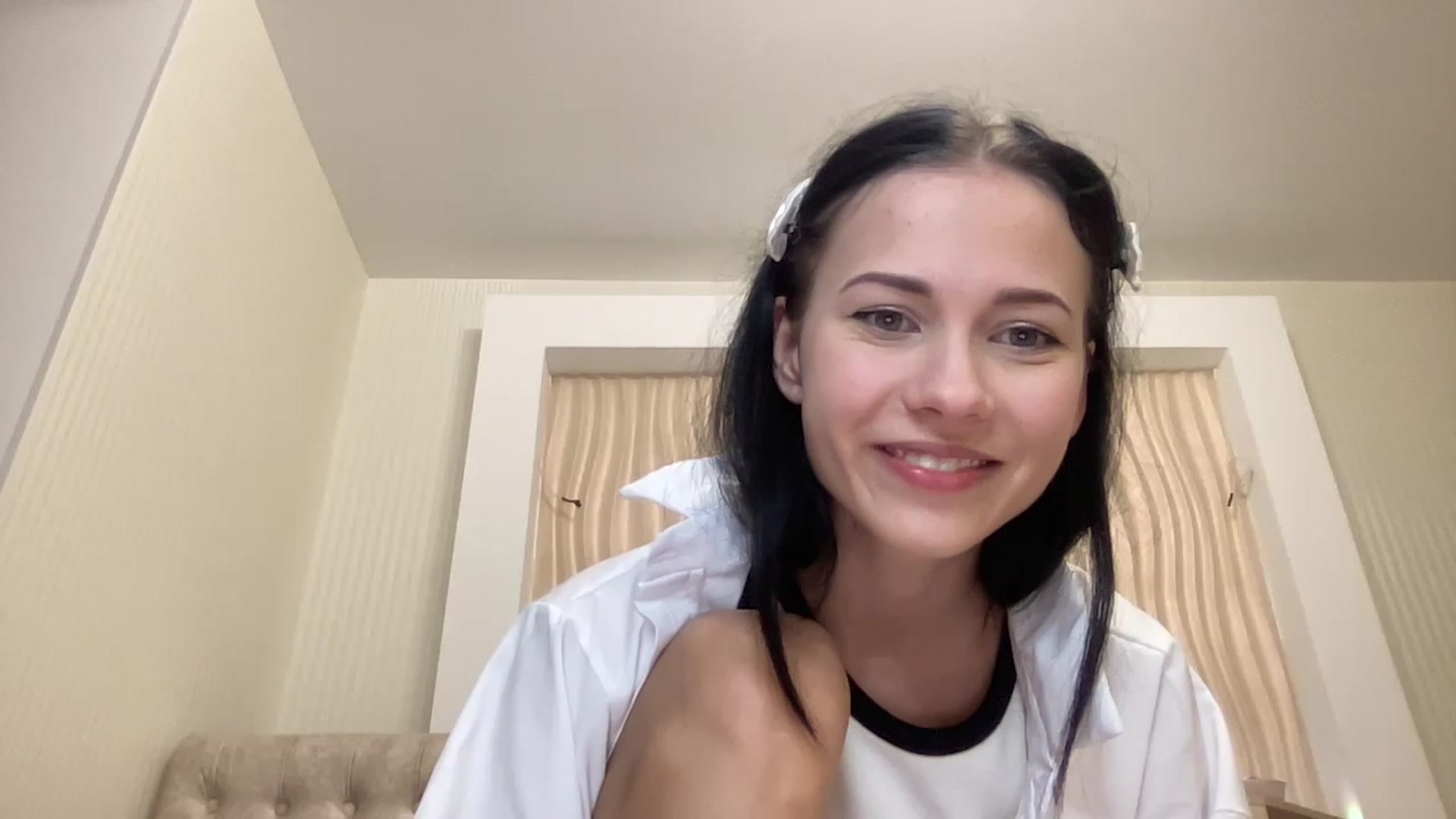 Gallery image thumbnail from Little_Emma1's myfreecams stream on, 11/21/2022, 13:53 image 19 of 20