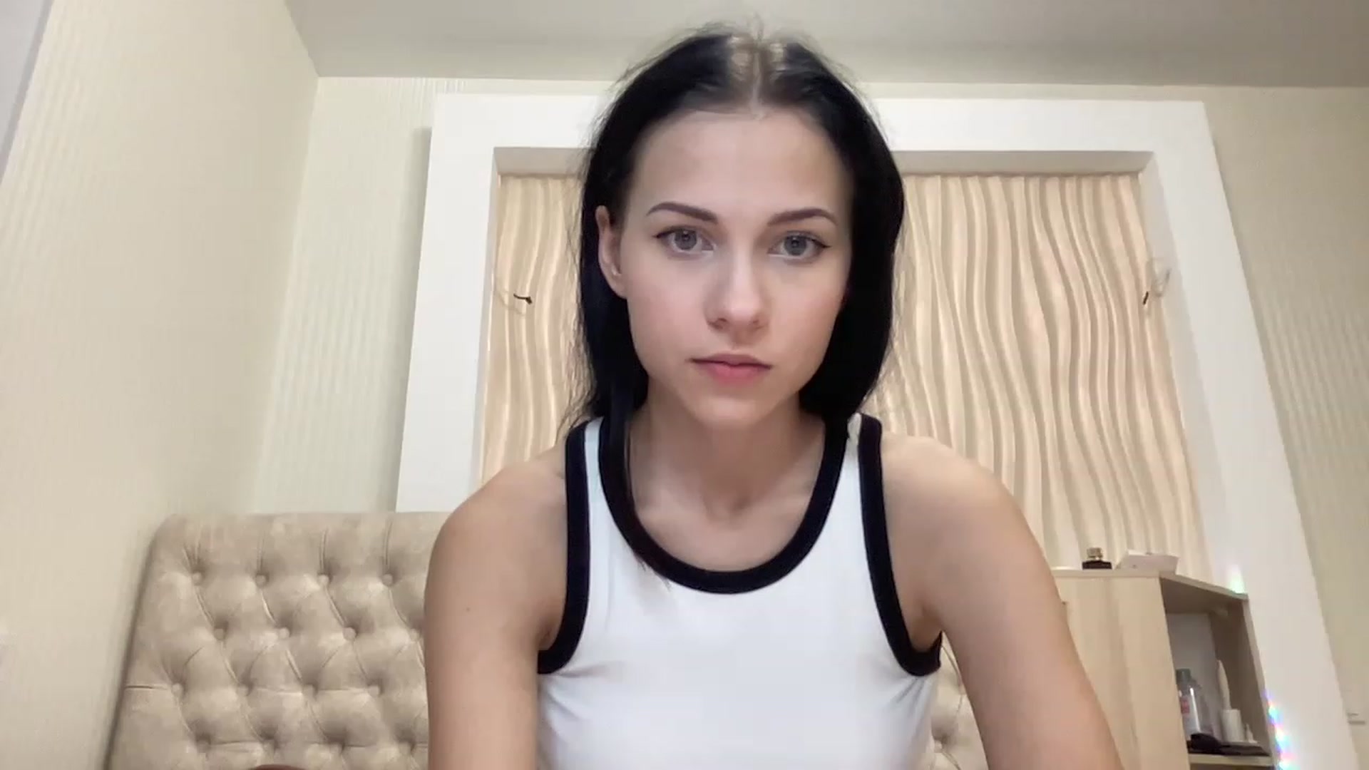 Gallery image thumbnail from Little_Emma1's myfreecams stream on, 11/21/2022, 14:19 image 4 of 20