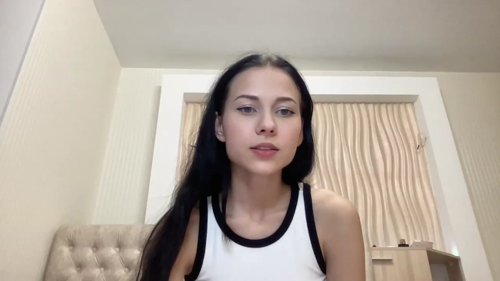 Gallery image thumbnail from Little_Emma1's myfreecams stream on, 11/21/2022, 14:19 image 5 of 20