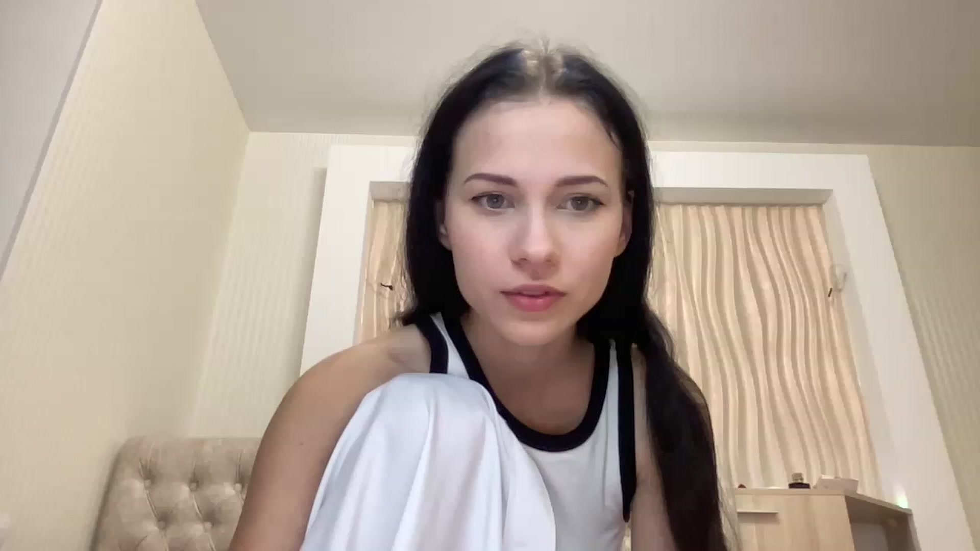 Gallery image thumbnail from Little_Emma1's myfreecams stream on, 11/21/2022, 14:19 image 13 of 20