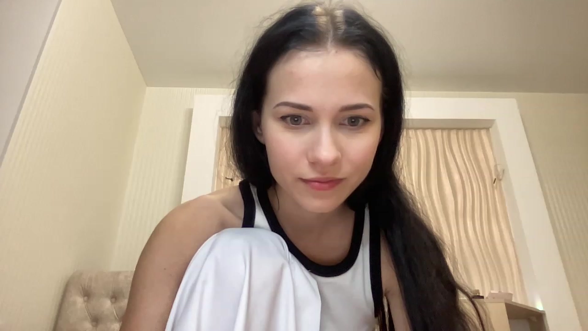 Gallery image thumbnail from Little_Emma1's myfreecams stream on, 11/21/2022, 14:19 image 16 of 20
