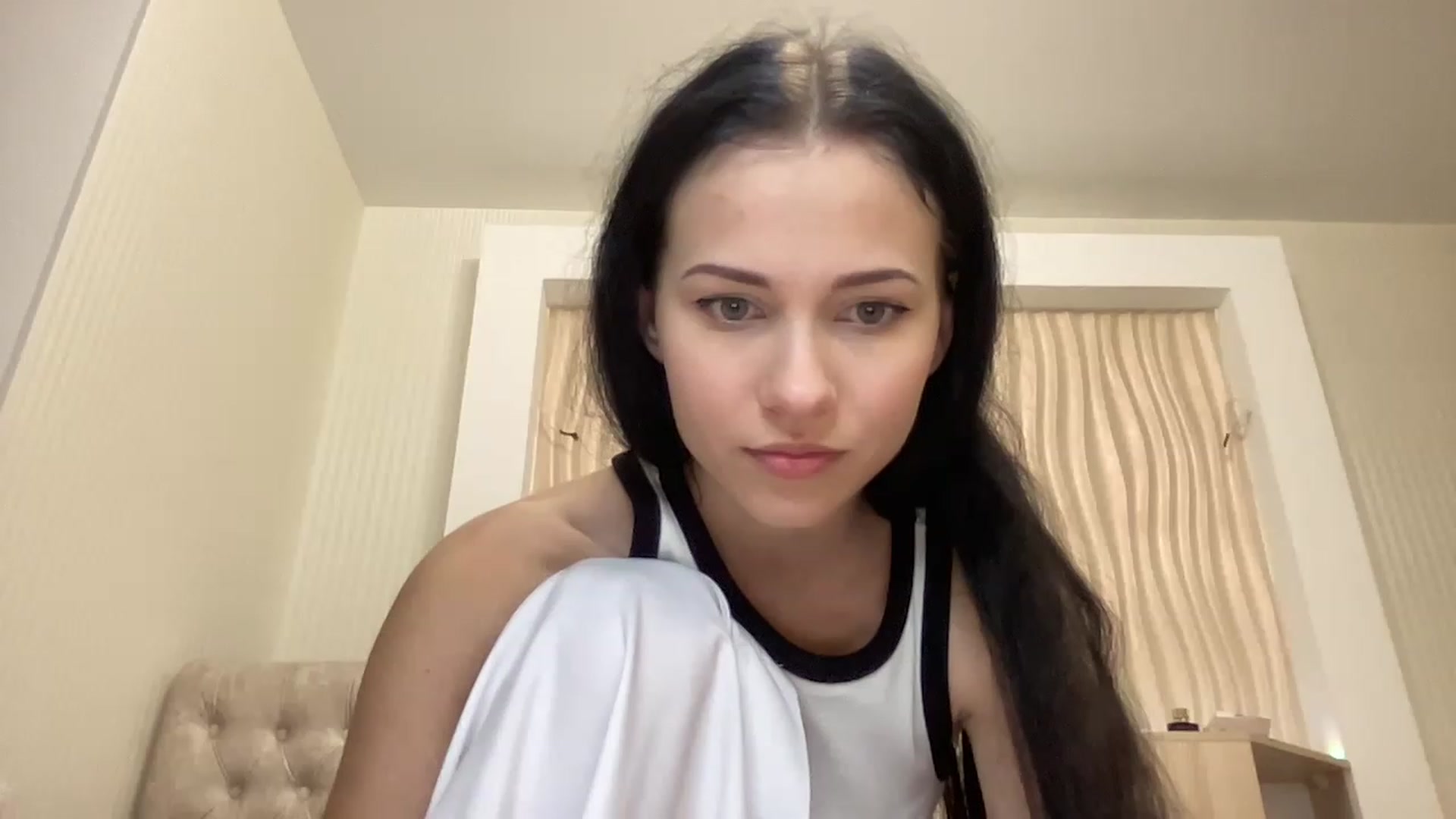 Gallery image thumbnail from Little_Emma1's myfreecams stream on, 11/21/2022, 14:19 image 15 of 20