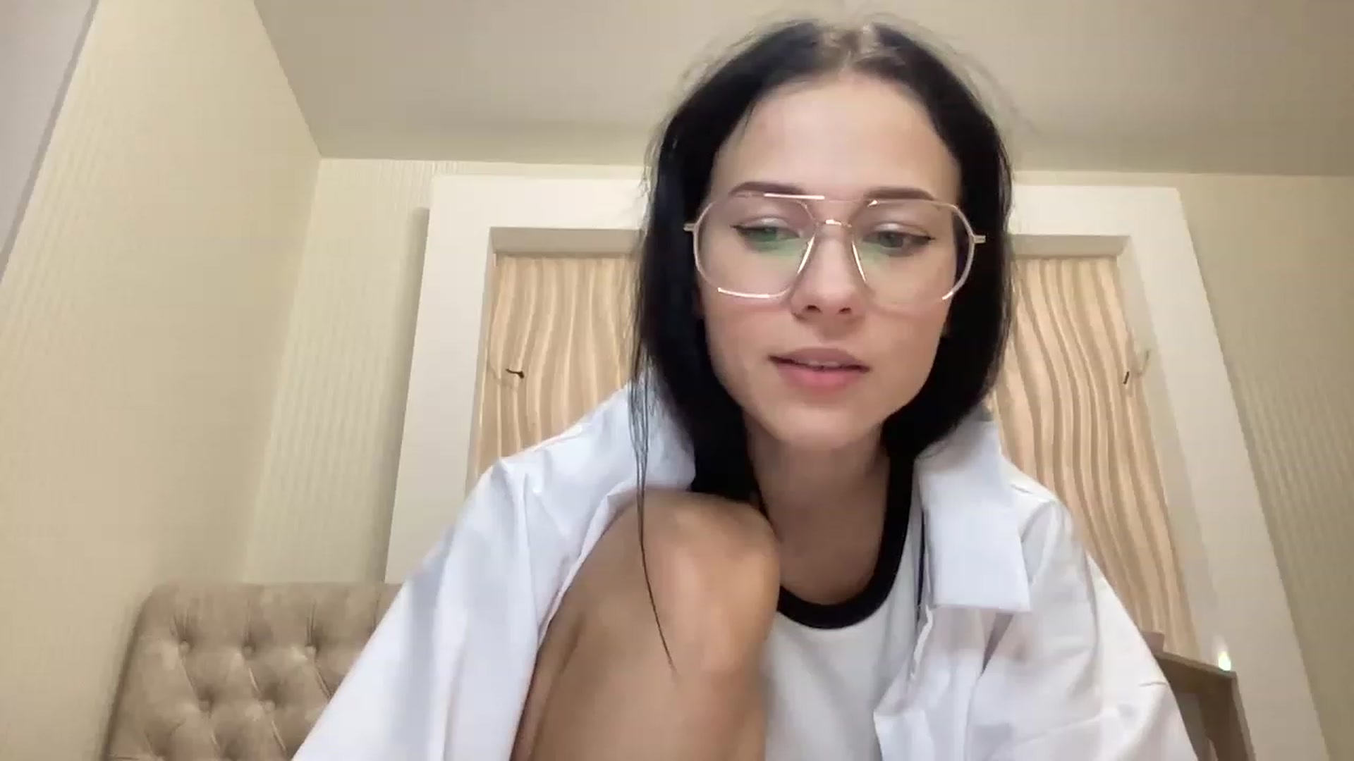 Gallery image thumbnail from Little_Emma1's myfreecams stream on, 11/21/2022, 14:48 image 8 of 20