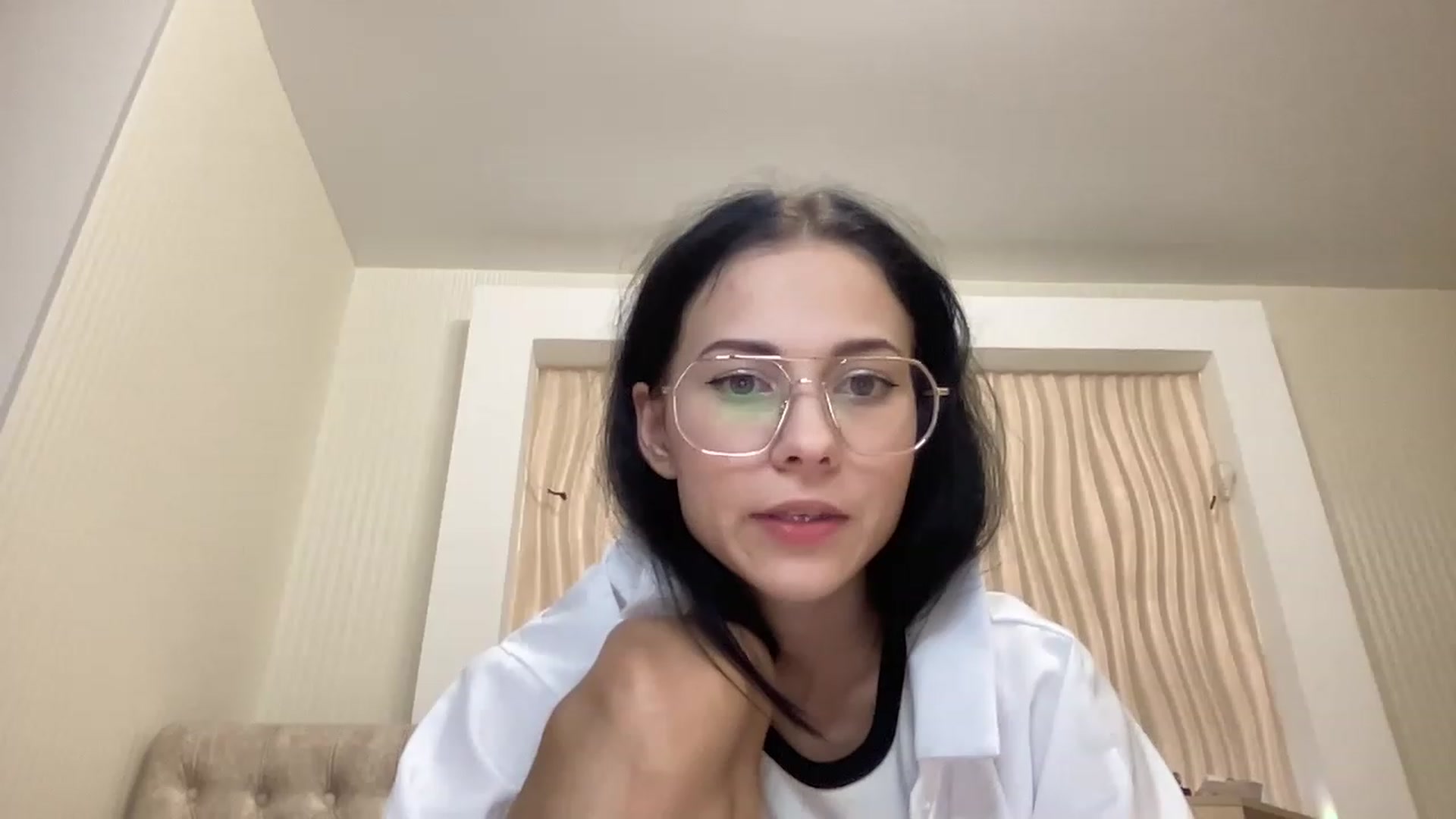 Gallery image thumbnail from Little_Emma1's myfreecams stream on, 11/21/2022, 14:48 image 17 of 20