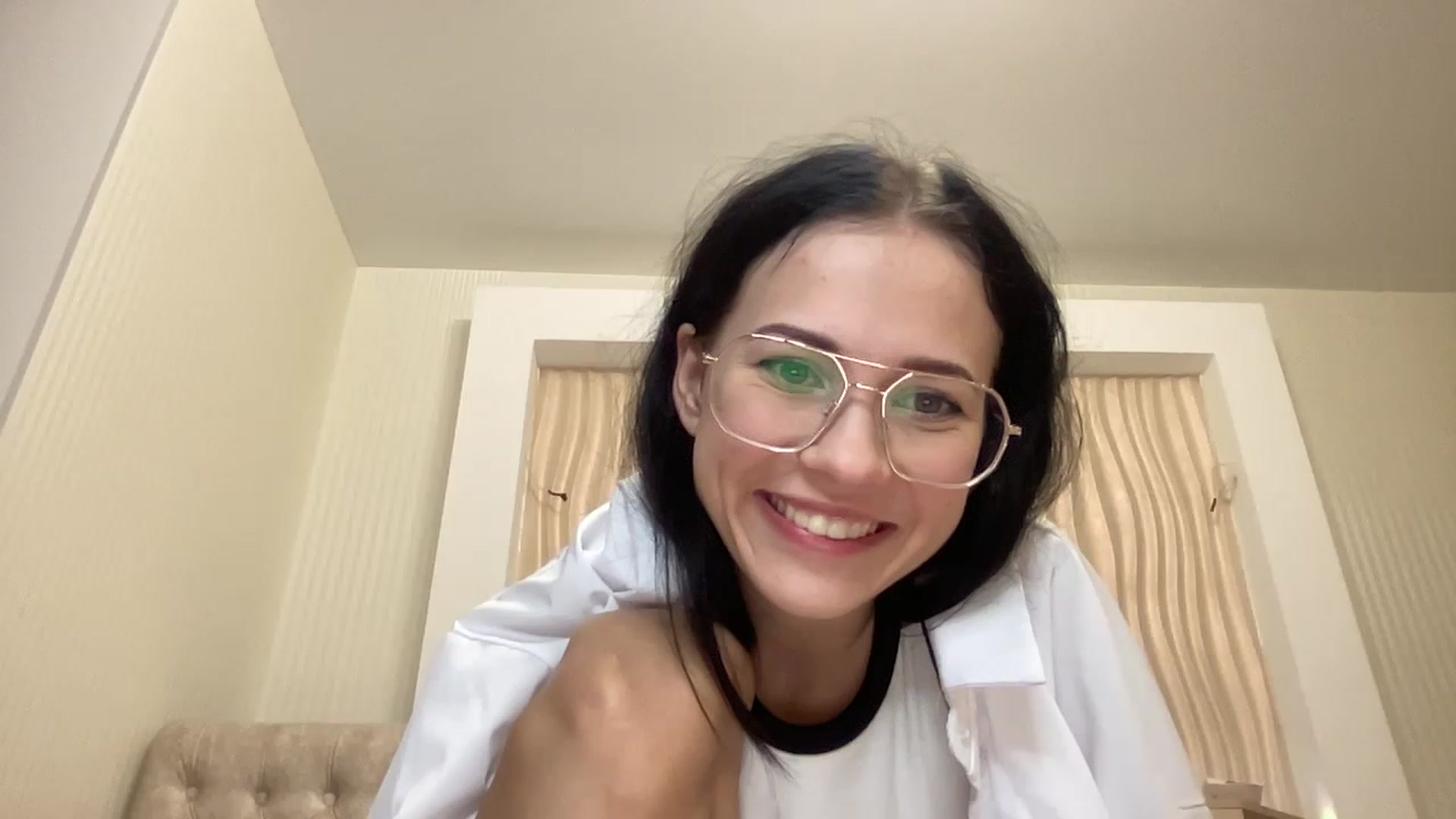 Gallery image thumbnail from Little_Emma1's myfreecams stream on, 11/21/2022, 14:48 image 15 of 20