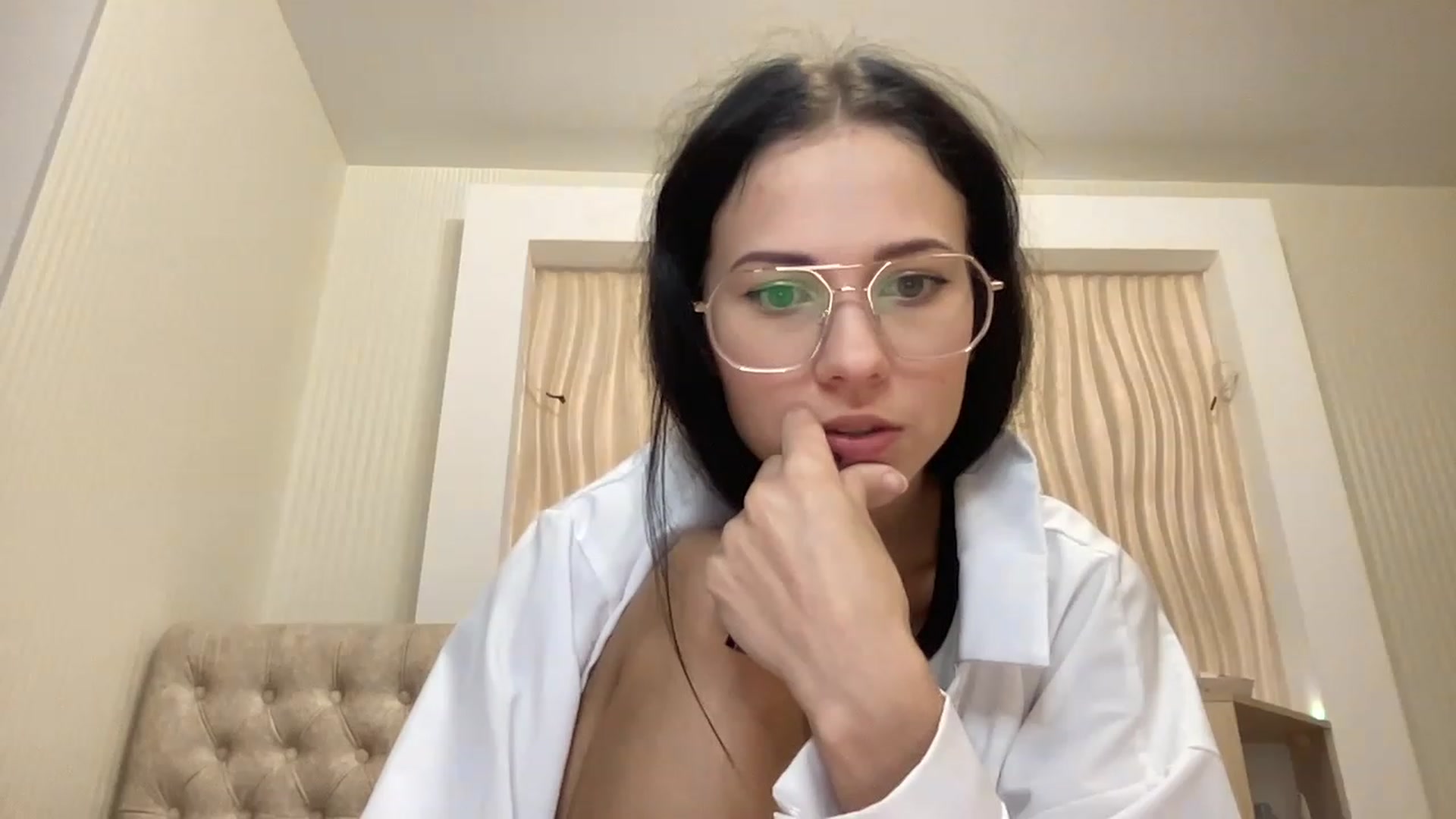 Gallery image thumbnail from Little_Emma1's myfreecams stream on, 11/21/2022, 14:48 image 5 of 20