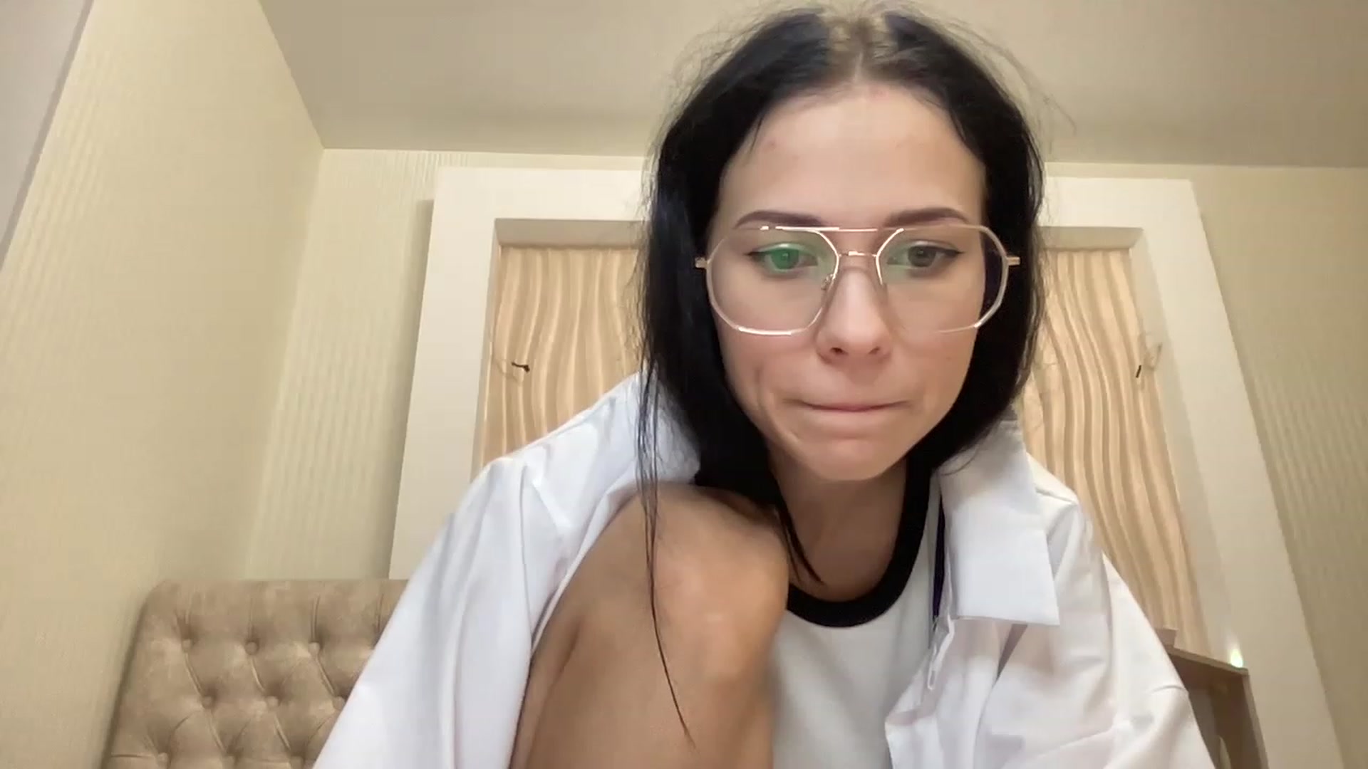 Gallery image thumbnail from Little_Emma1's myfreecams stream on, 11/21/2022, 14:48 image 11 of 20