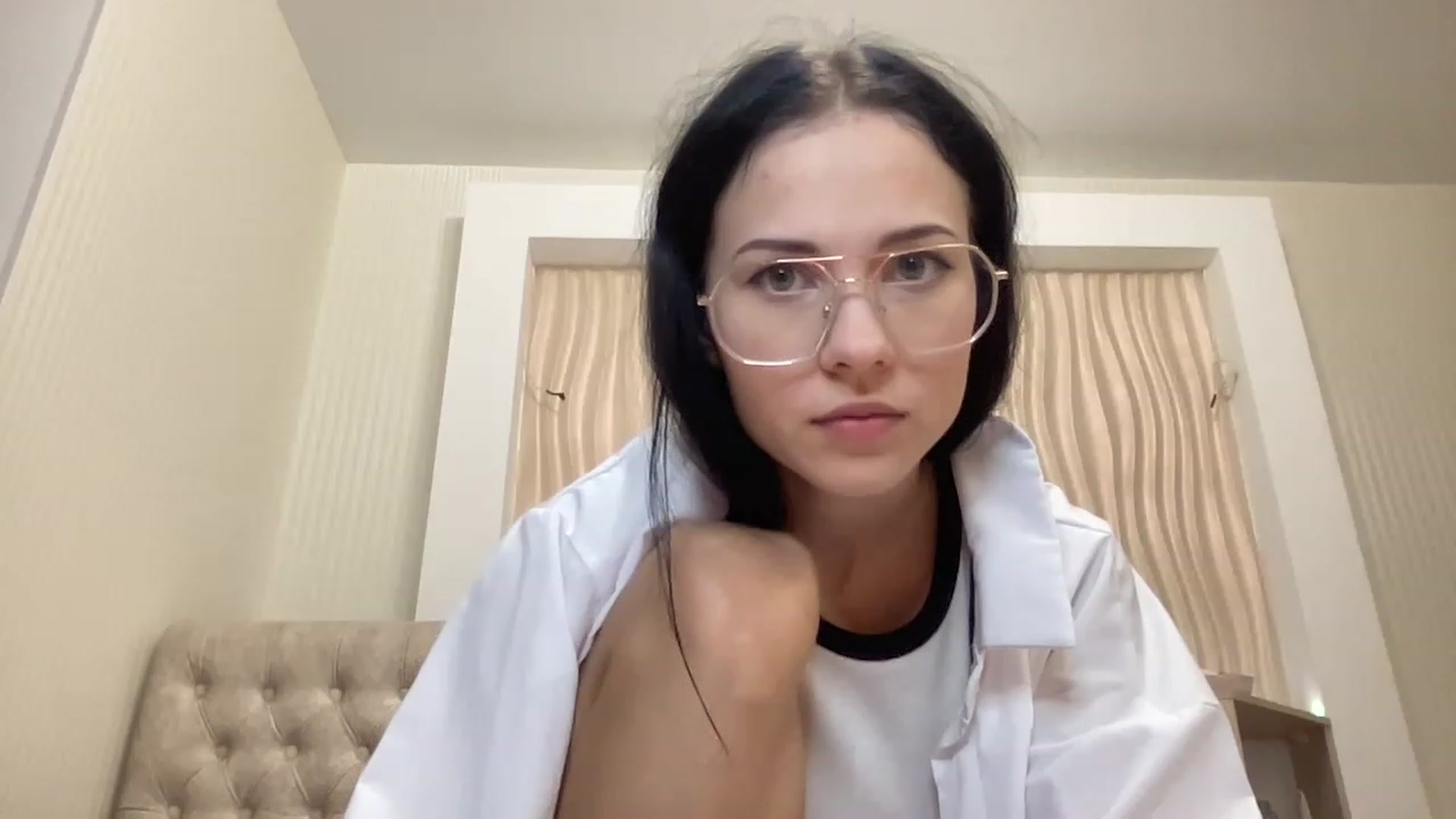 Gallery image thumbnail from Little_Emma1's myfreecams stream on, 11/21/2022, 14:48 image 2 of 20
