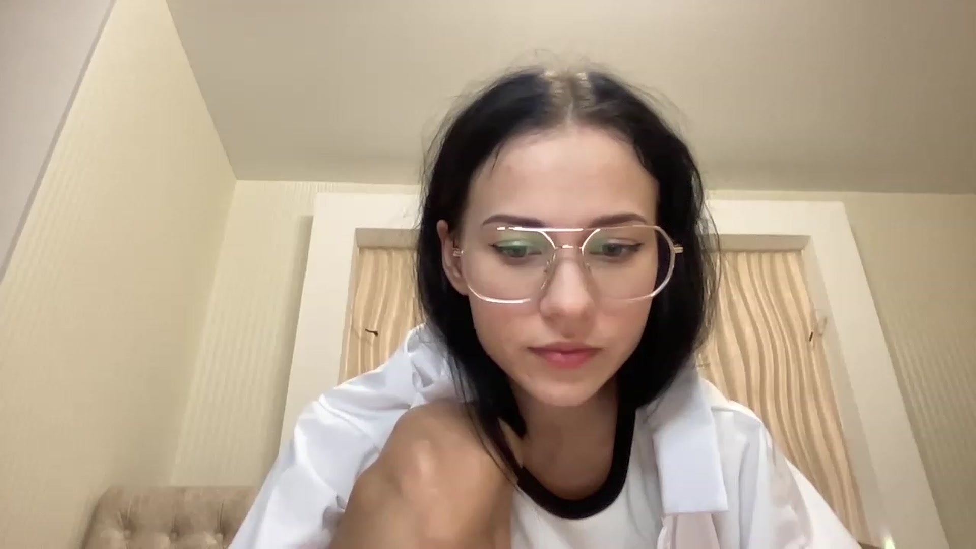 Gallery image thumbnail from Little_Emma1's myfreecams stream on, 11/21/2022, 14:48 image 16 of 20