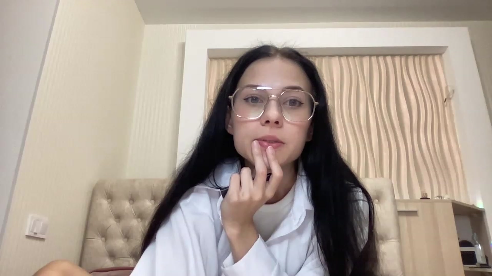 Gallery image thumbnail from Little_Emma1's myfreecams stream on, 11/22/2022, 14:03 image 19 of 20
