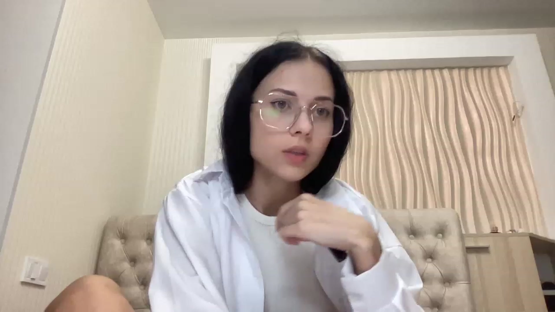 Gallery image thumbnail from Little_Emma1's myfreecams stream on, 11/22/2022, 15:14 image 7 of 20