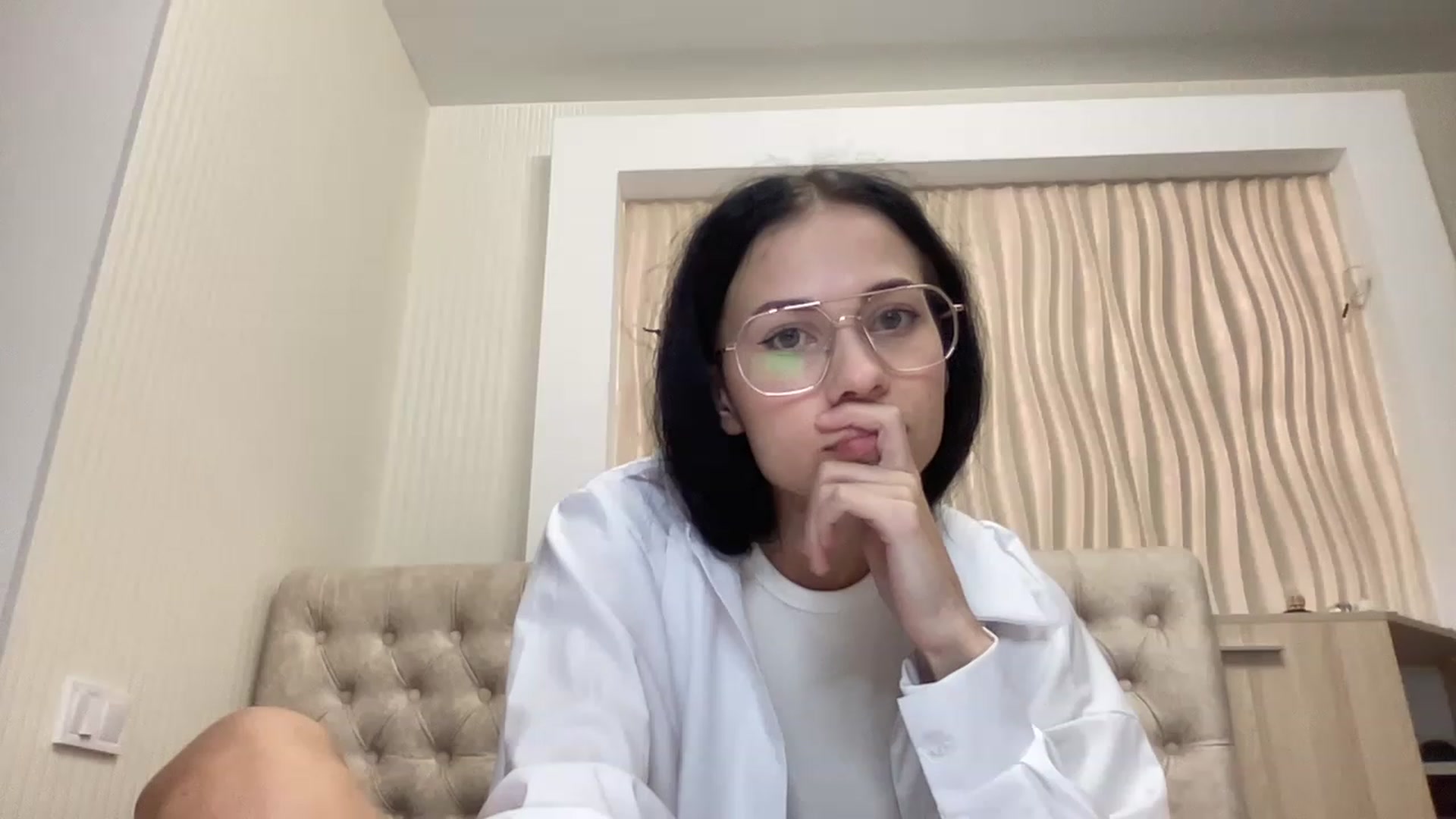 Gallery image thumbnail from Little_Emma1's myfreecams stream on, 11/22/2022, 15:14 image 11 of 20