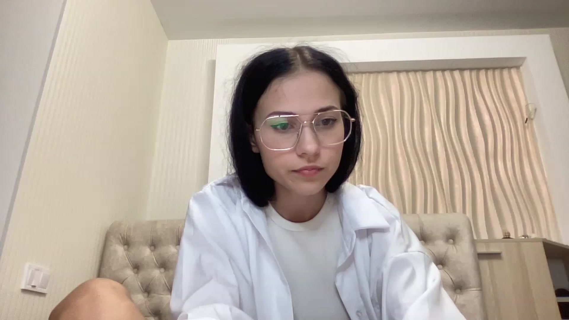 Gallery image thumbnail from Little_Emma1's myfreecams stream on, 11/22/2022, 15:14 image 10 of 20
