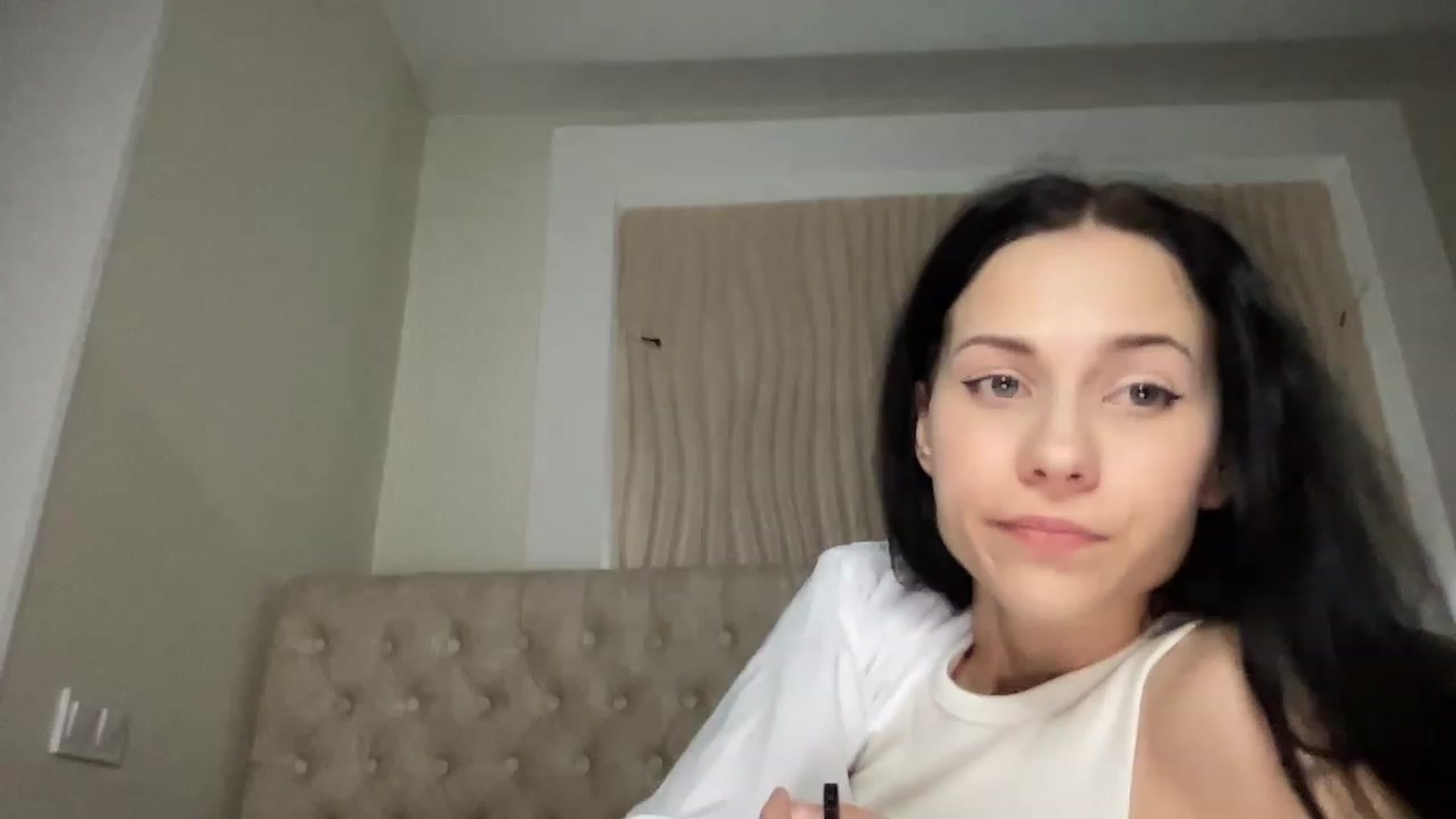 Gallery image thumbnail from Little_Emma1's myfreecams stream on, 11/22/2022, 15:14 image 17 of 20