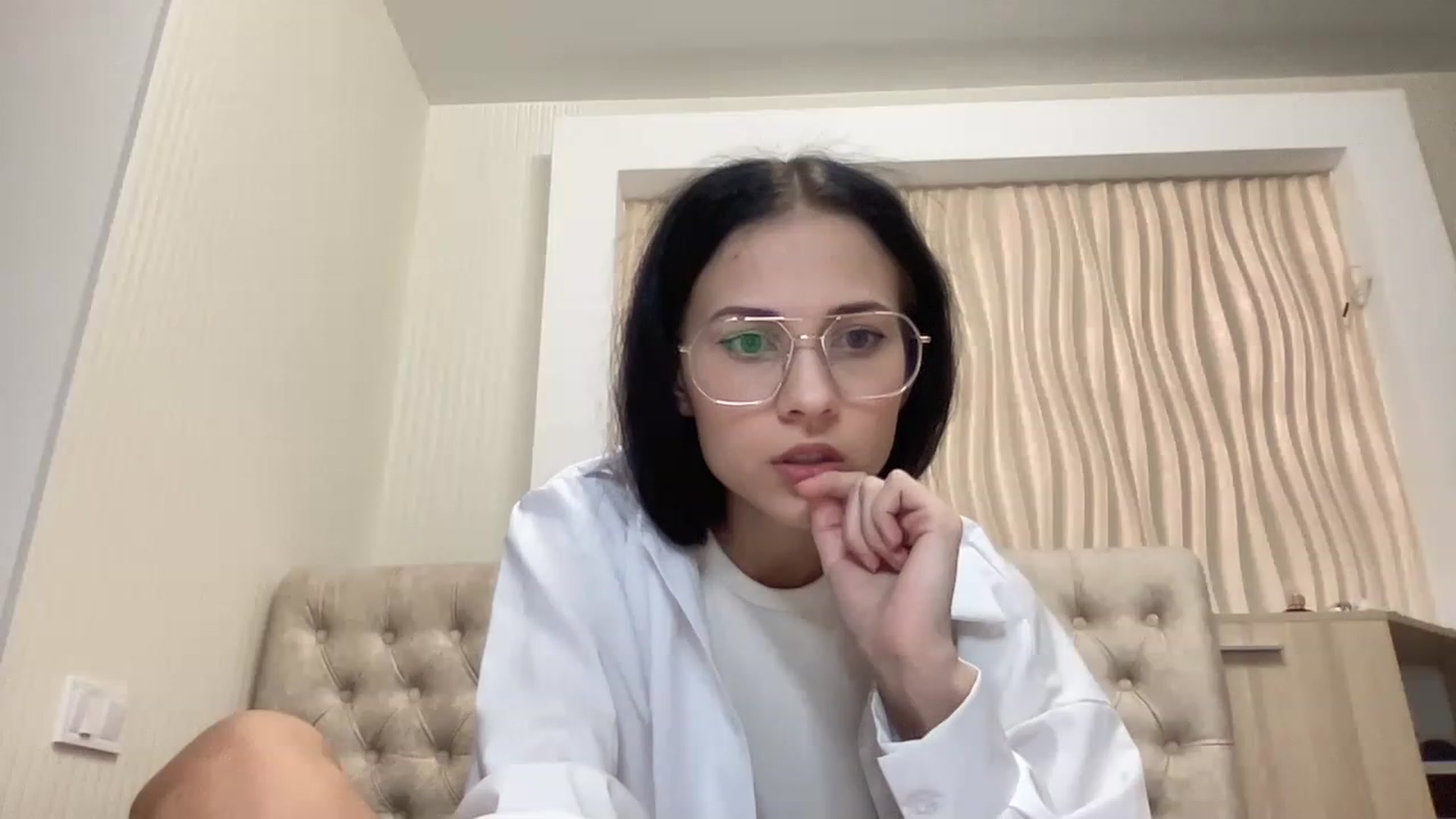 Gallery image thumbnail from Little_Emma1's myfreecams stream on, 11/22/2022, 15:14 image 12 of 20