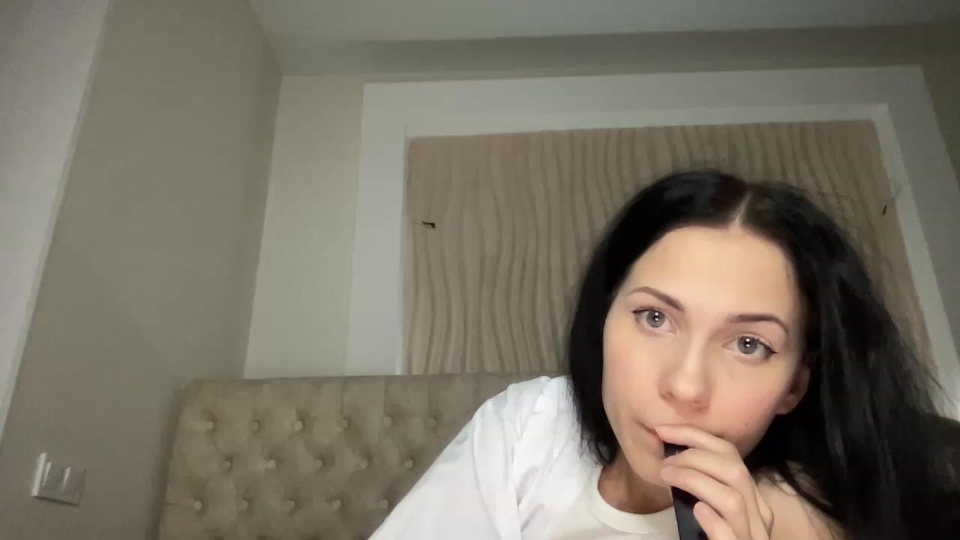 Gallery image thumbnail from Little_Emma1's myfreecams stream on, 11/22/2022, 15:14 image 19 of 20