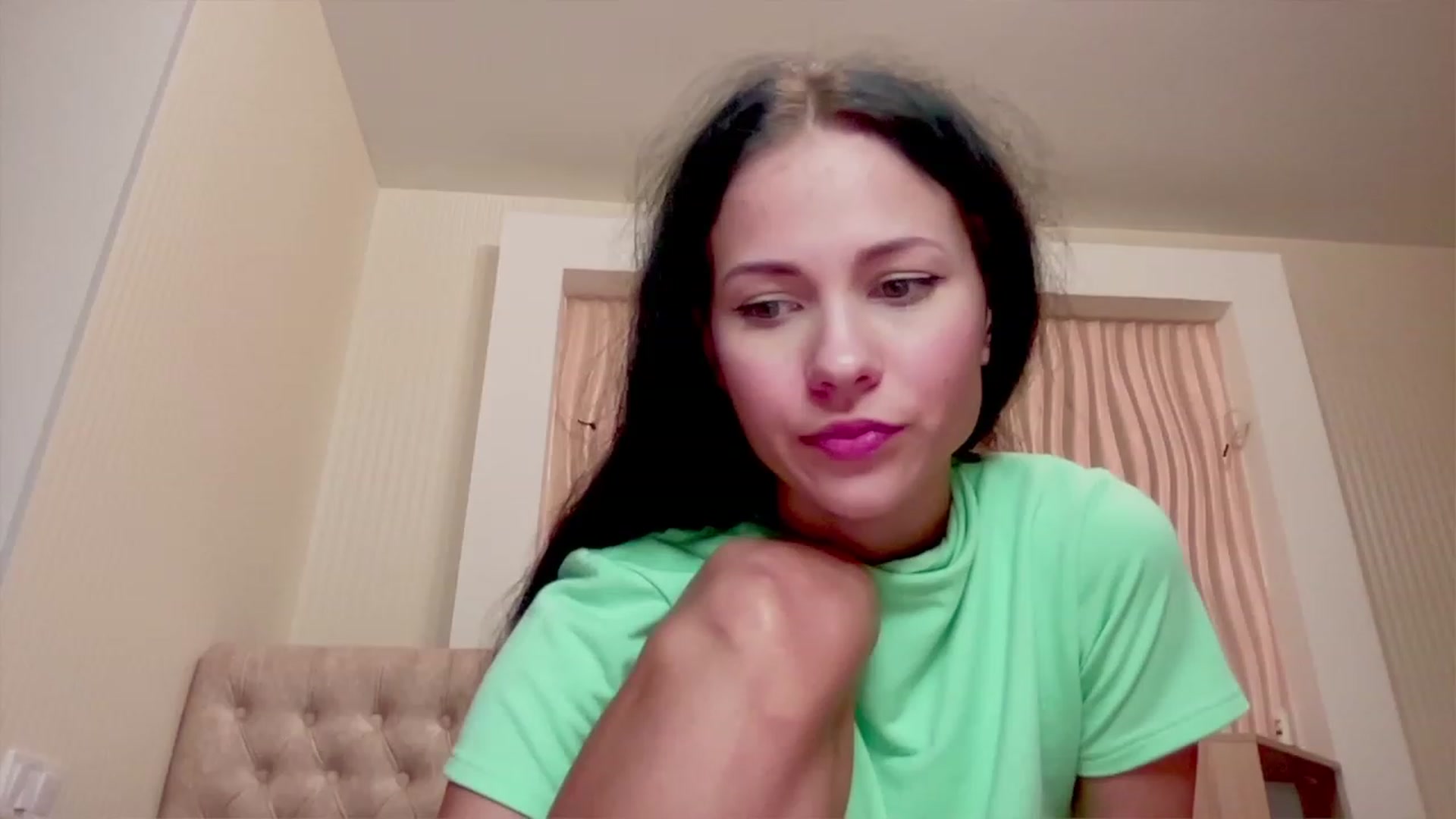 Gallery image thumbnail from Little_Emma1's myfreecams stream on, 11/26/2022, 17:39 image 13 of 20