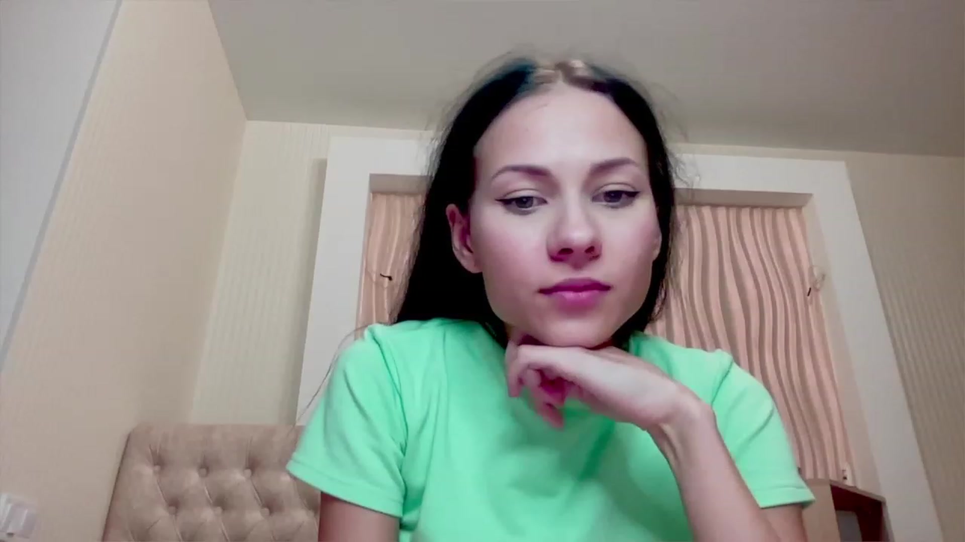 Gallery image thumbnail from Little_Emma1's myfreecams stream on, 11/26/2022, 17:39 image 14 of 20