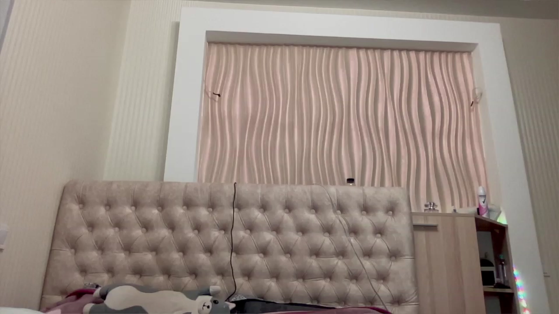 Gallery image thumbnail from Little_Emma1's myfreecams stream on, 12/04/2022, 14:35 image 17 of 20