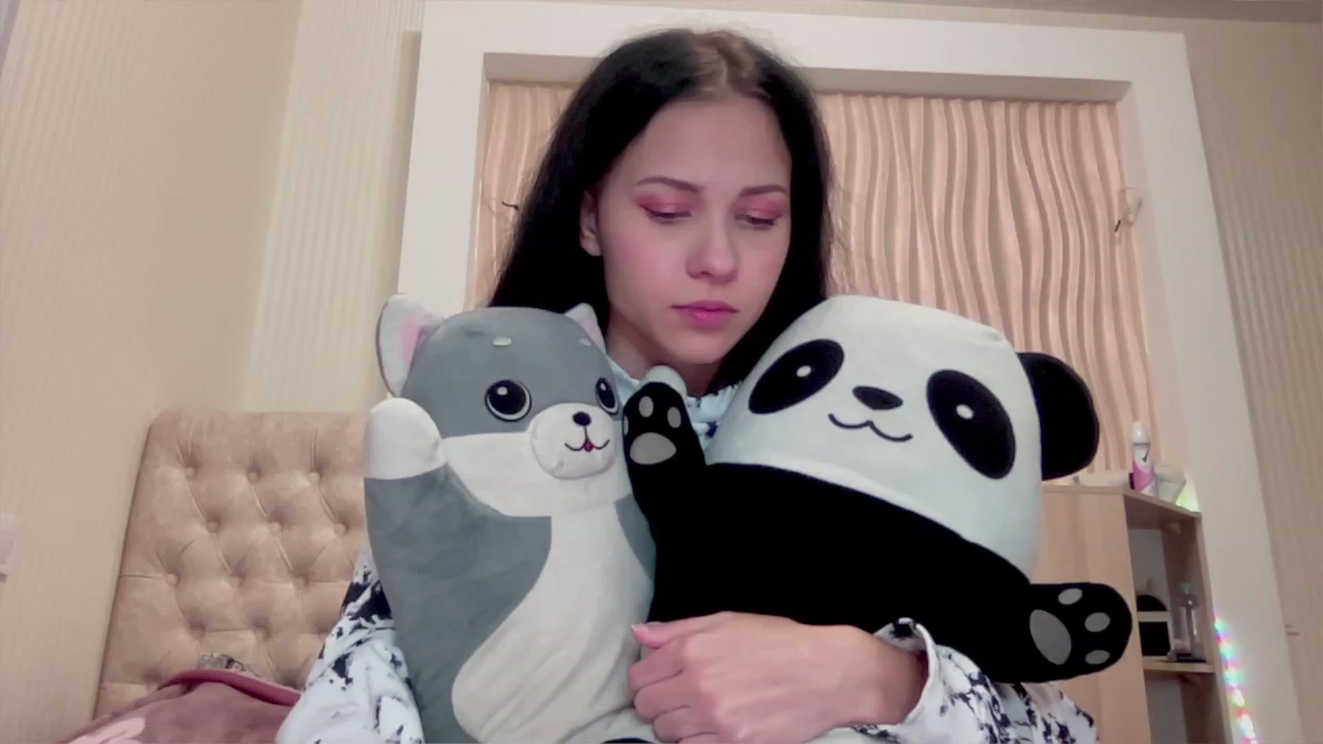Gallery image thumbnail from Little_Emma1's myfreecams stream on, 12/04/2022, 14:35 image 18 of 20