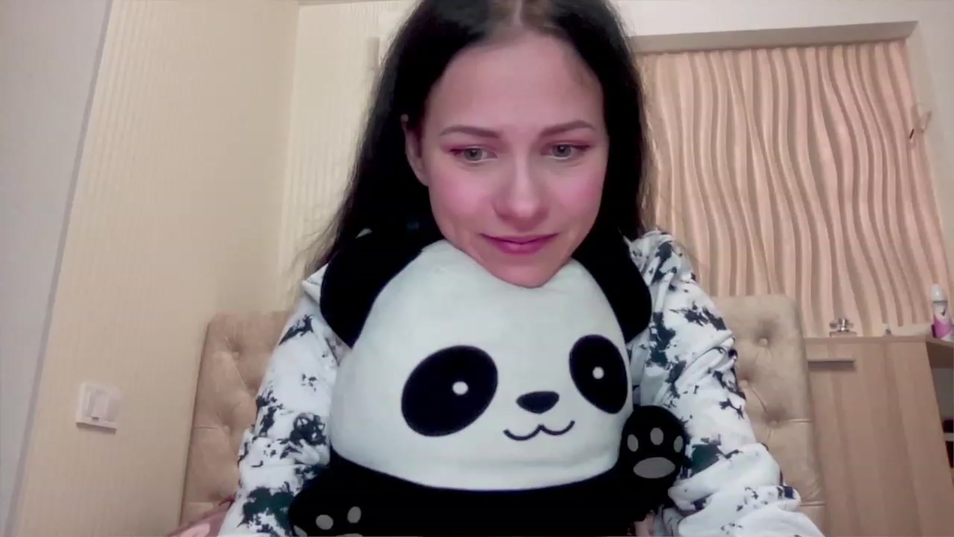 Gallery image thumbnail from Little_Emma1's myfreecams stream on, 12/04/2022, 14:35 image 14 of 20