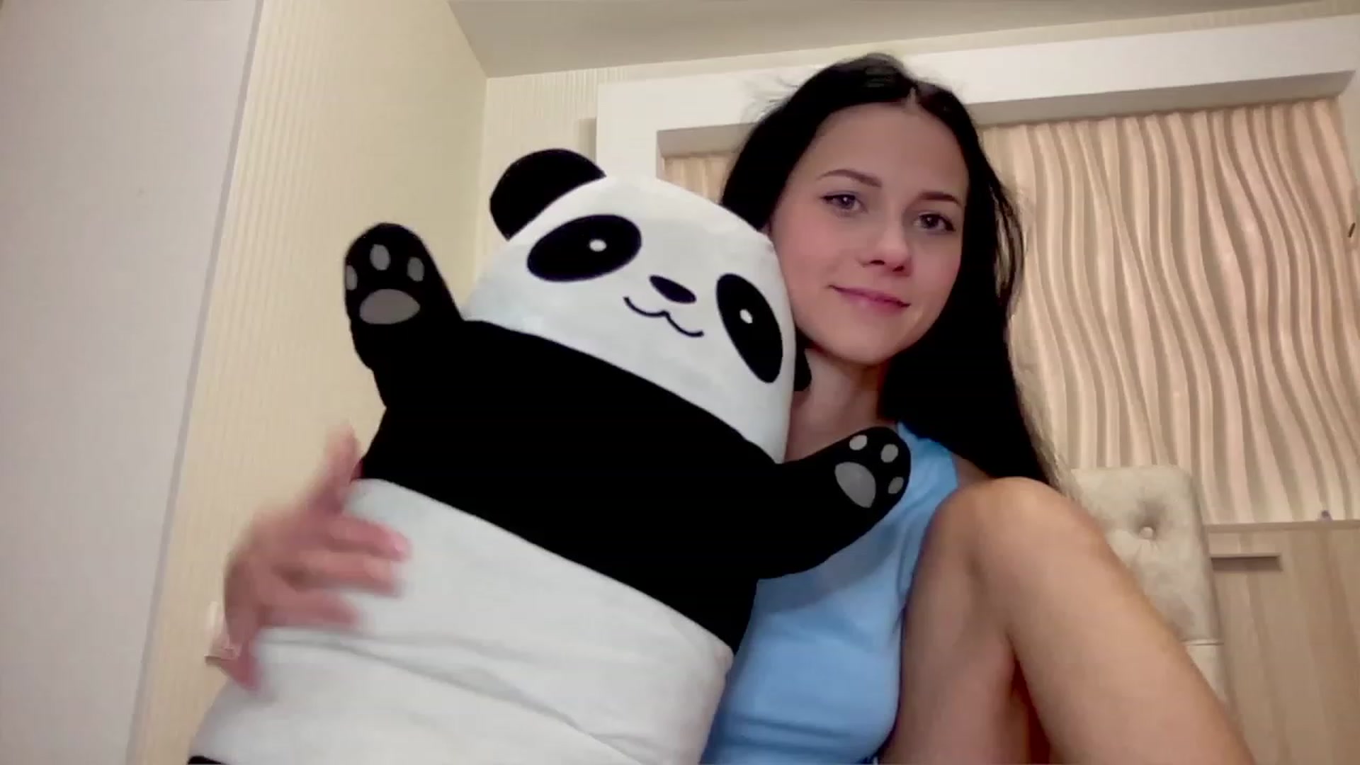 Gallery image thumbnail from Little_Emma1's myfreecams stream on, 12/12/2022, 08:41 image 9 of 20